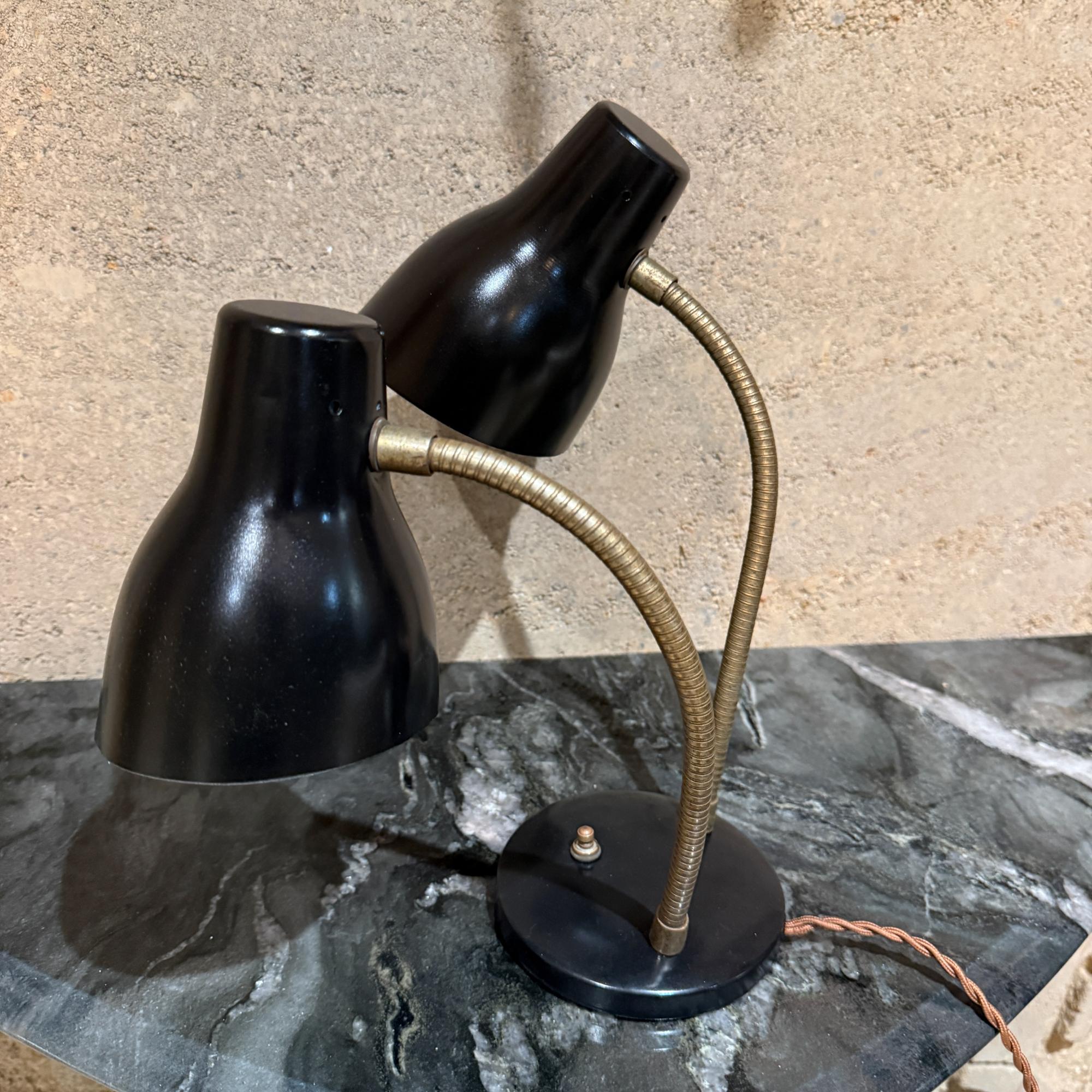 Mid-Century Modern Double-Headed Desk Lamp Lightolier Style For Sale 3