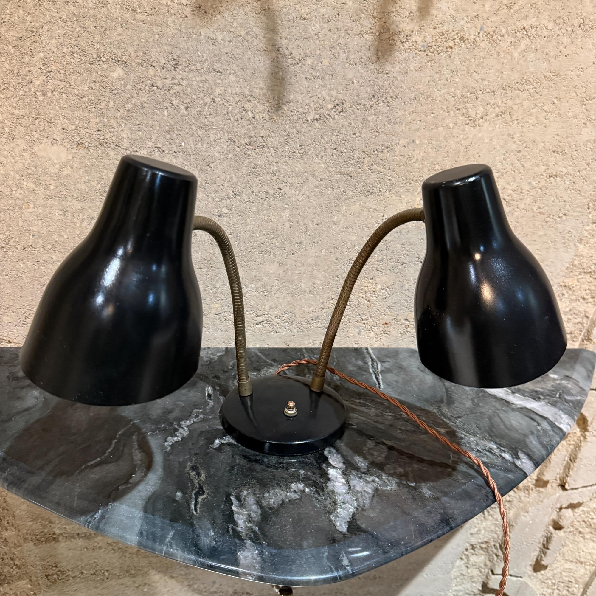 Mid-Century Modern Double-Headed Desk Lamp Lightolier Style For Sale 4