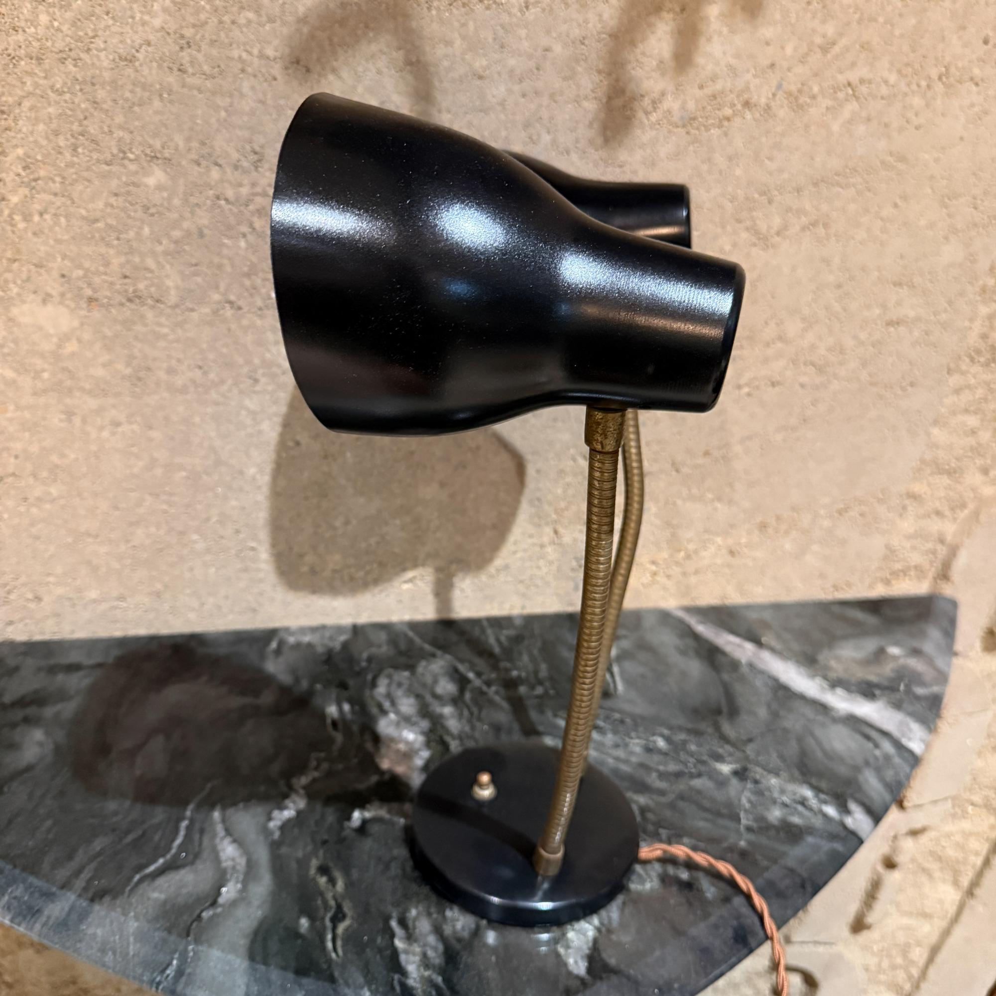 Mid-Century Modern Double-Headed Desk Lamp Lightolier Style For Sale 2