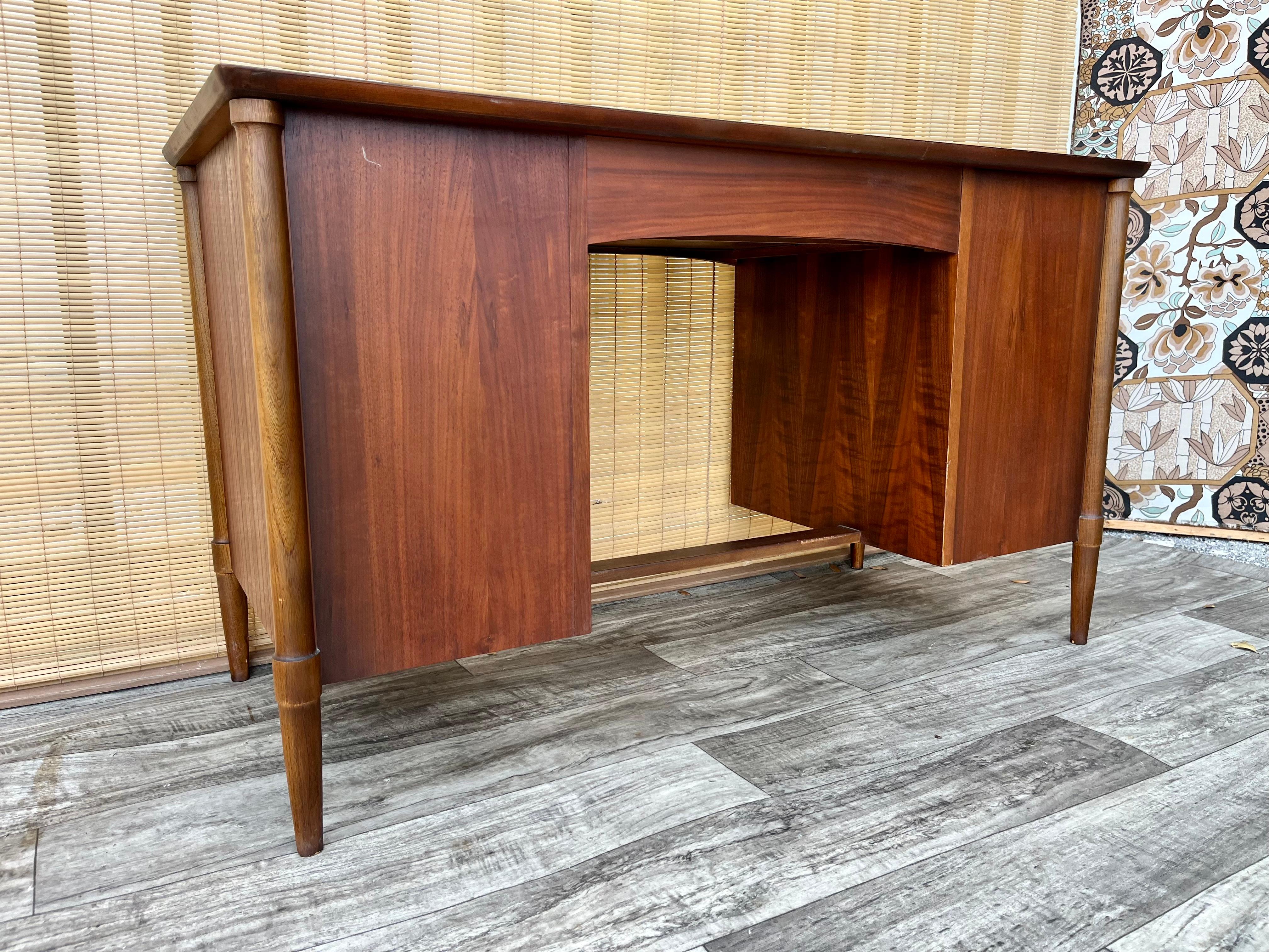 Mid Century Modern Double-Sided Desk by Lane Furniture. Circa. 1960s  For Sale 6