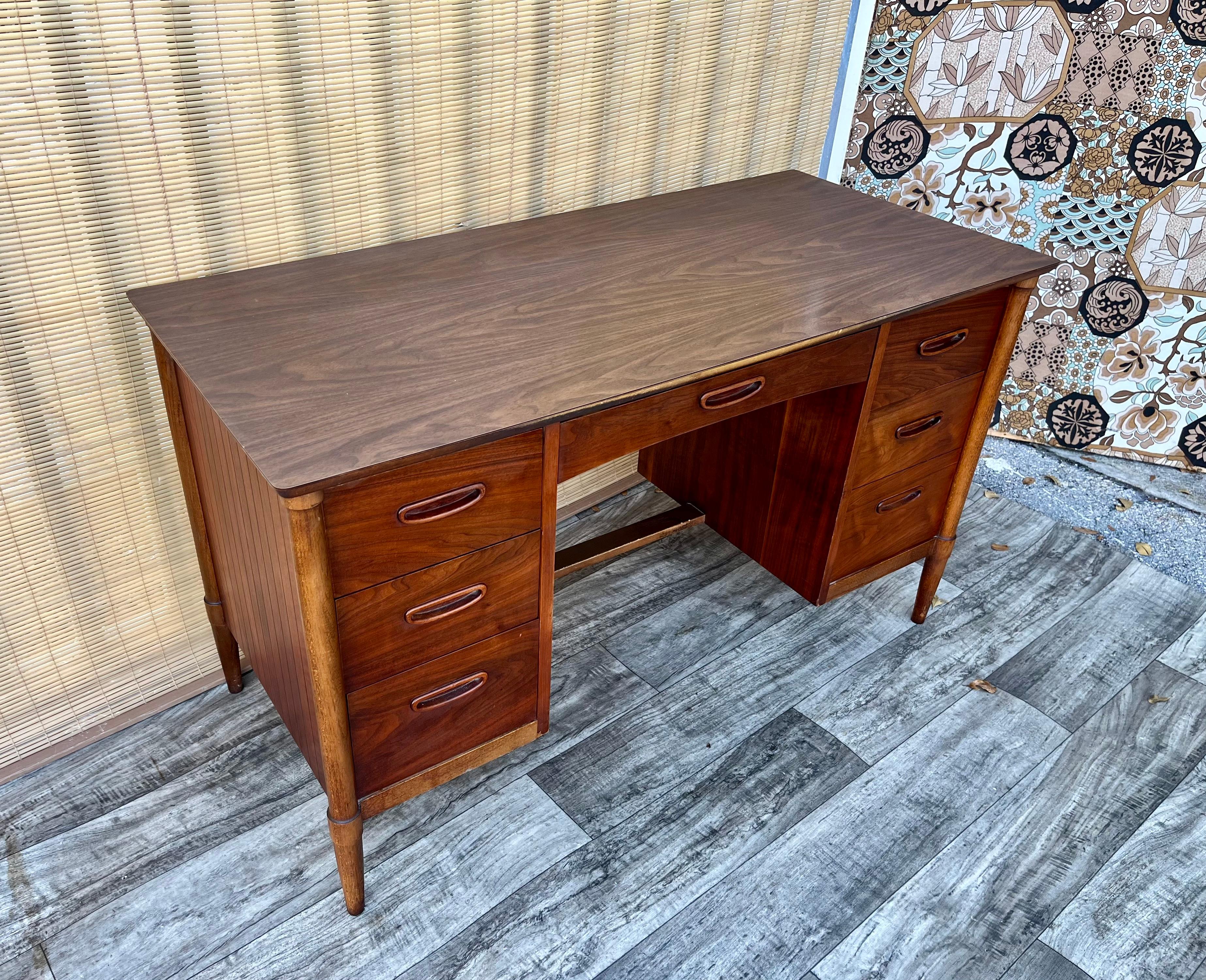 American Mid Century Modern Double-Sided Desk by Lane Furniture. Circa. 1960s  For Sale