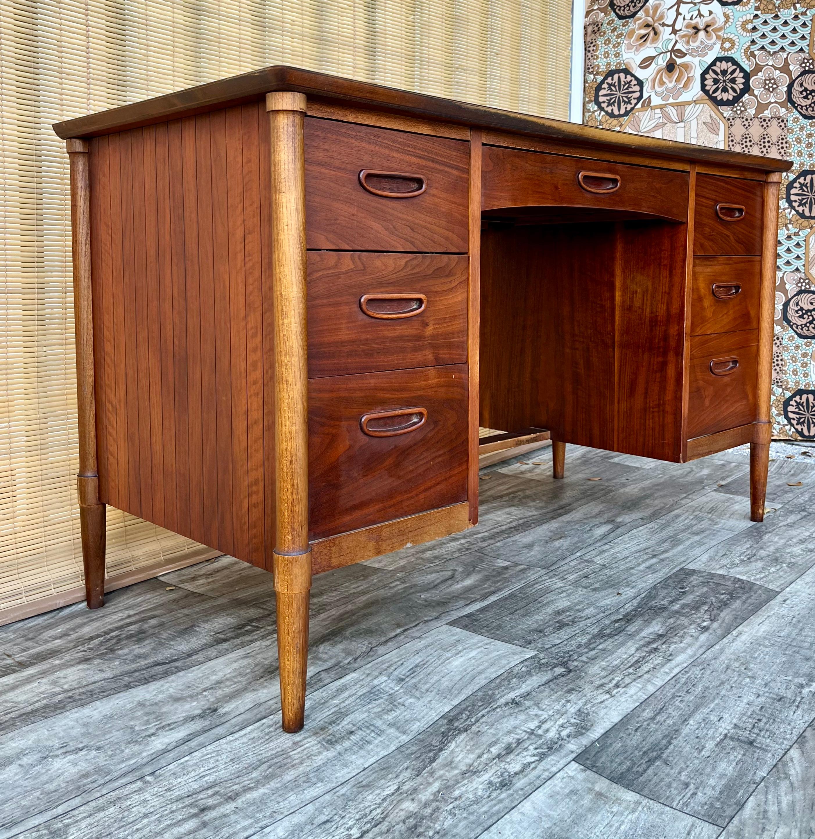 Veneer Mid Century Modern Double-Sided Desk by Lane Furniture. Circa. 1960s  For Sale