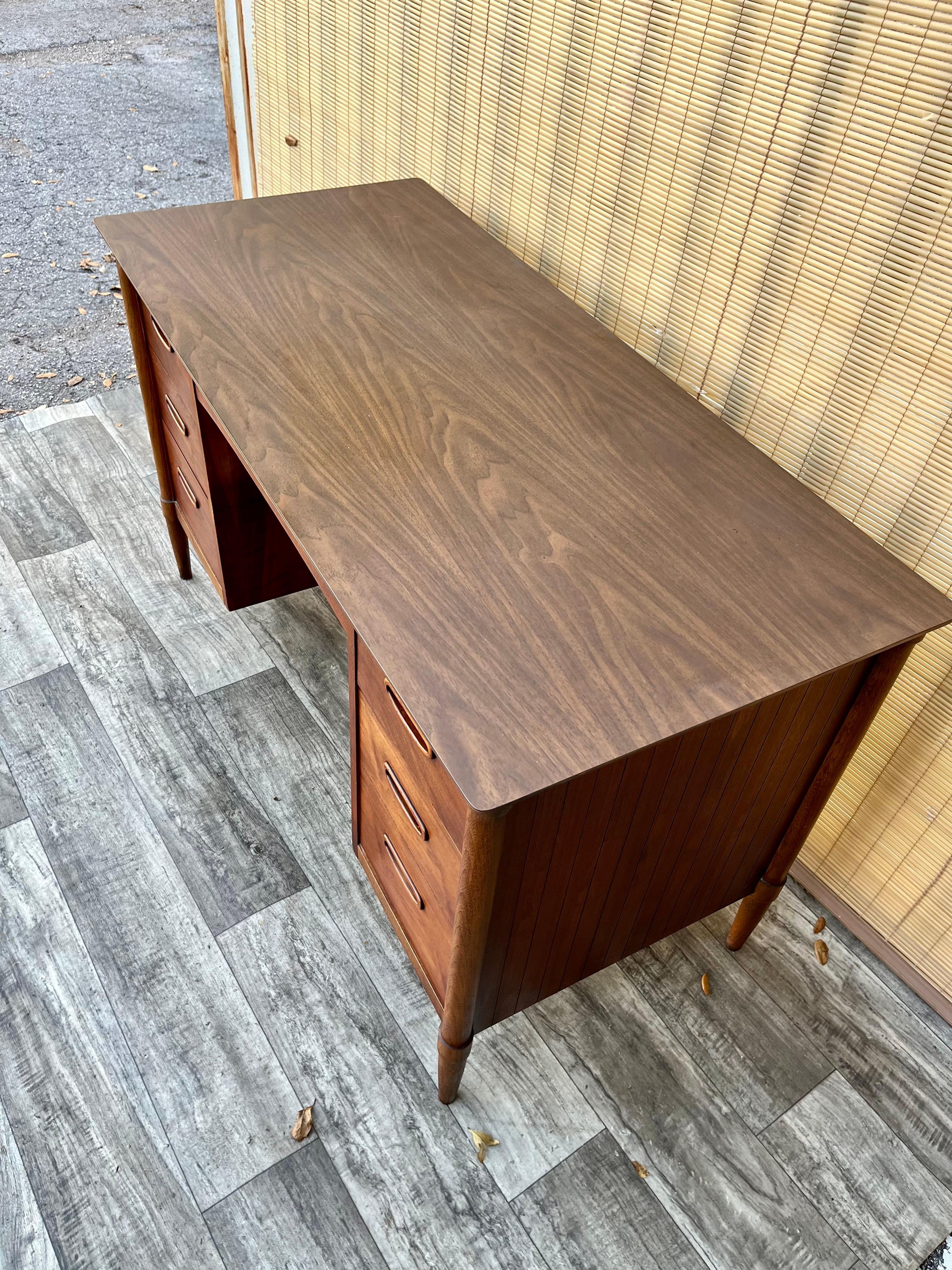 Mid-20th Century Mid Century Modern Double-Sided Desk by Lane Furniture. Circa. 1960s  For Sale