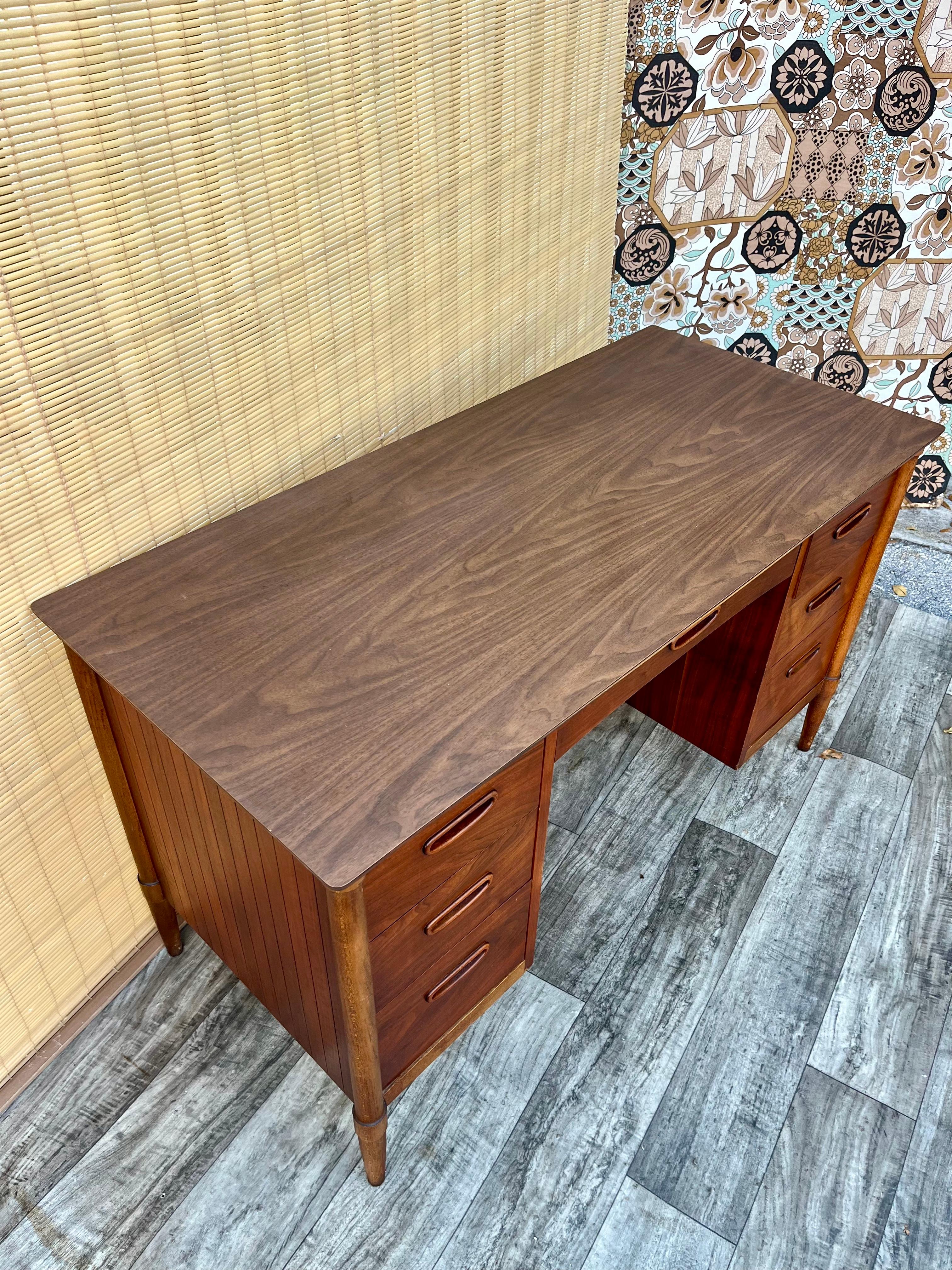 Walnut Mid Century Modern Double-Sided Desk by Lane Furniture. Circa. 1960s  For Sale