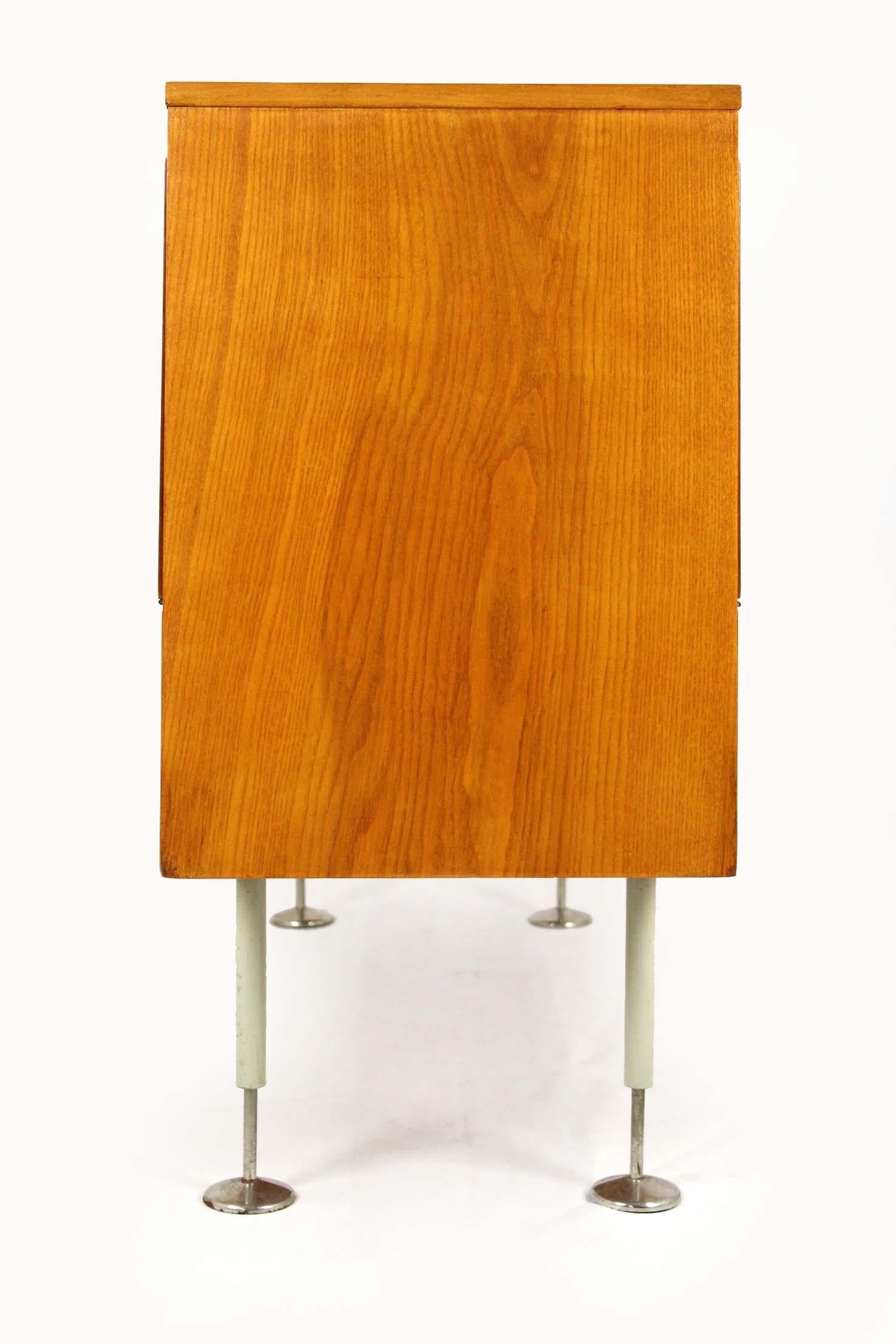 Mid-Century Modern Doppelseitiges Sideboard von Jitona, 1960er Jahre im Angebot 11