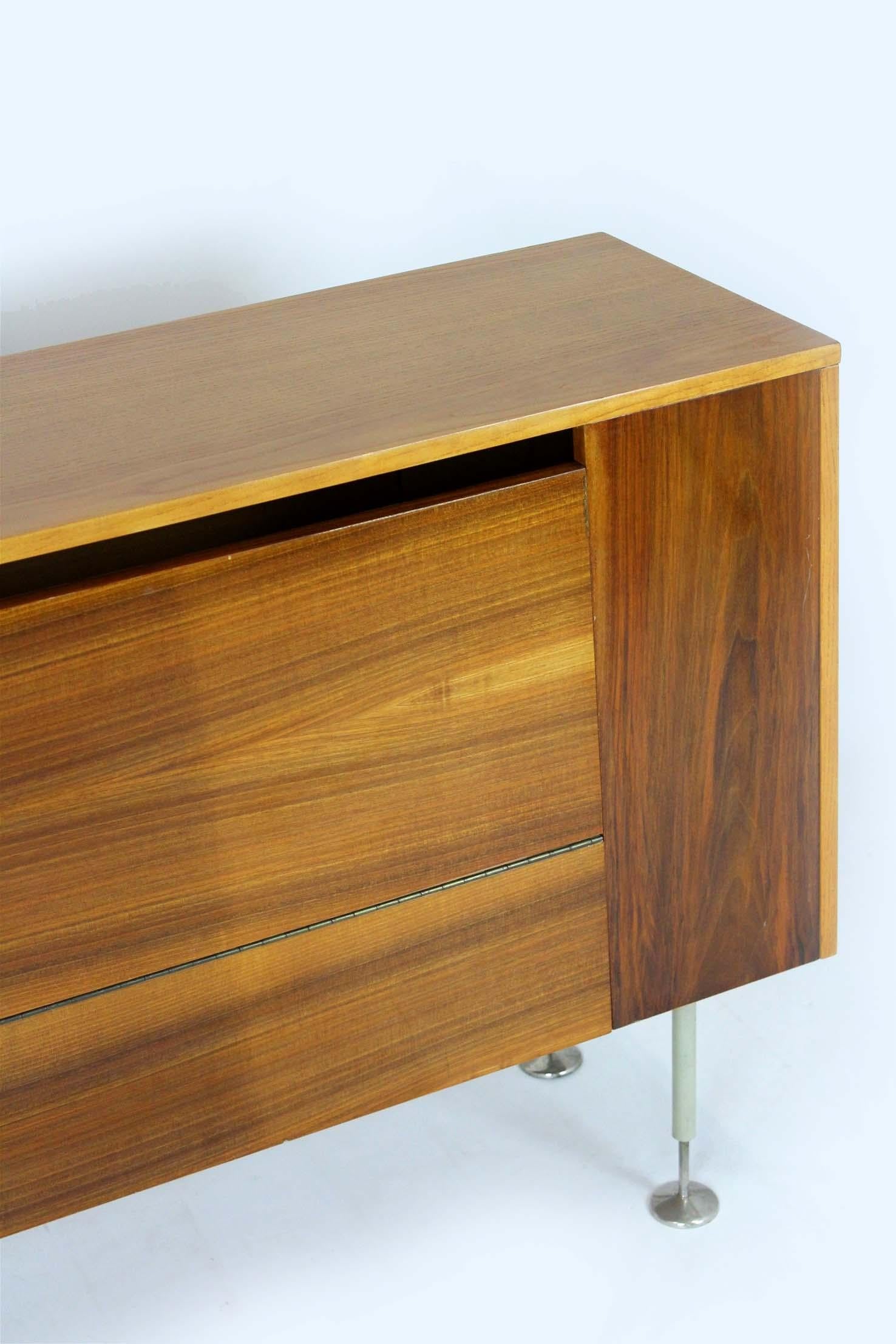 Mid-Century Modern Doppelseitiges Sideboard von Jitona, 1960er Jahre im Angebot 1