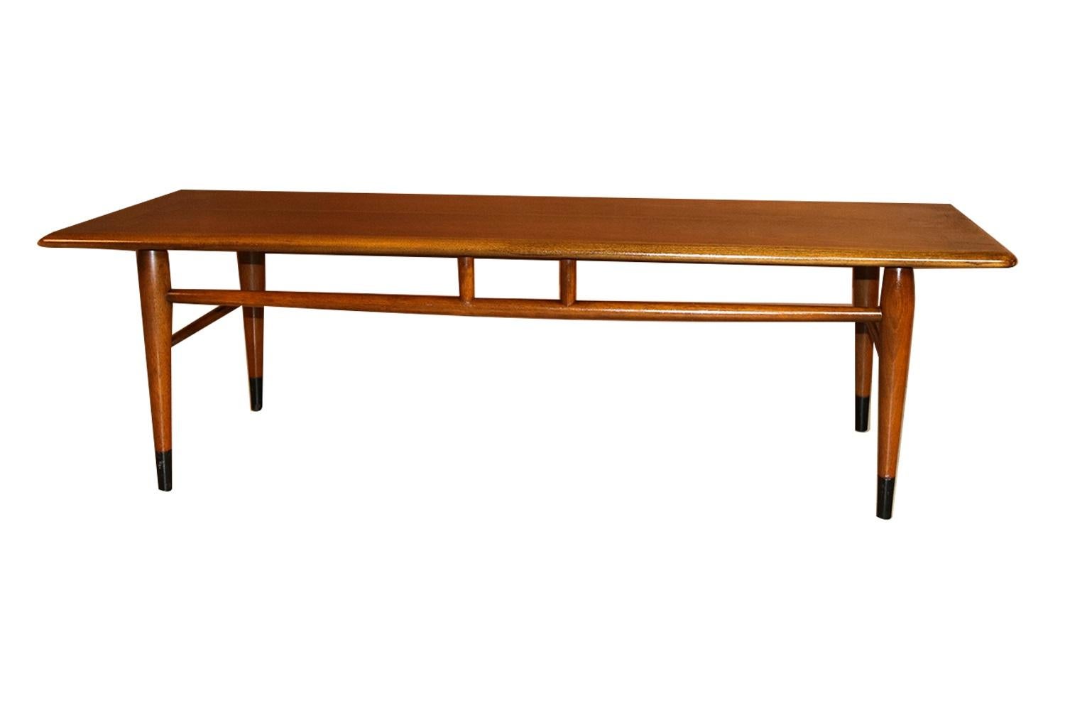Mid-Century Modern Dovetail Lane Acclaim Coffee Table In Good Condition In Baltimore, MD