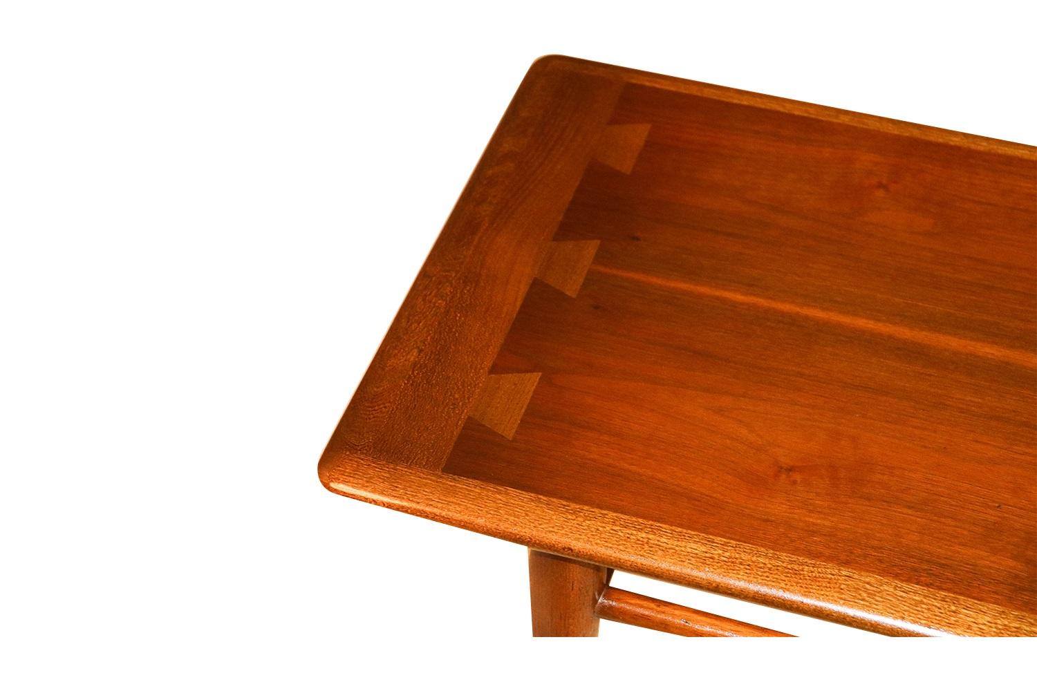 Mid-Century Modern Dovetail Lane Acclaim Coffee Table 2