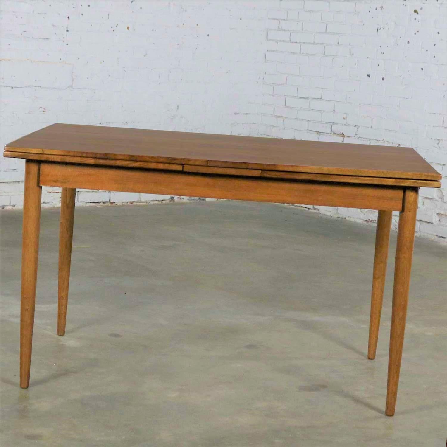 Mid-Century Modern Draw Leaf Extending Dining Table After Conant Ball In Good Condition In Topeka, KS