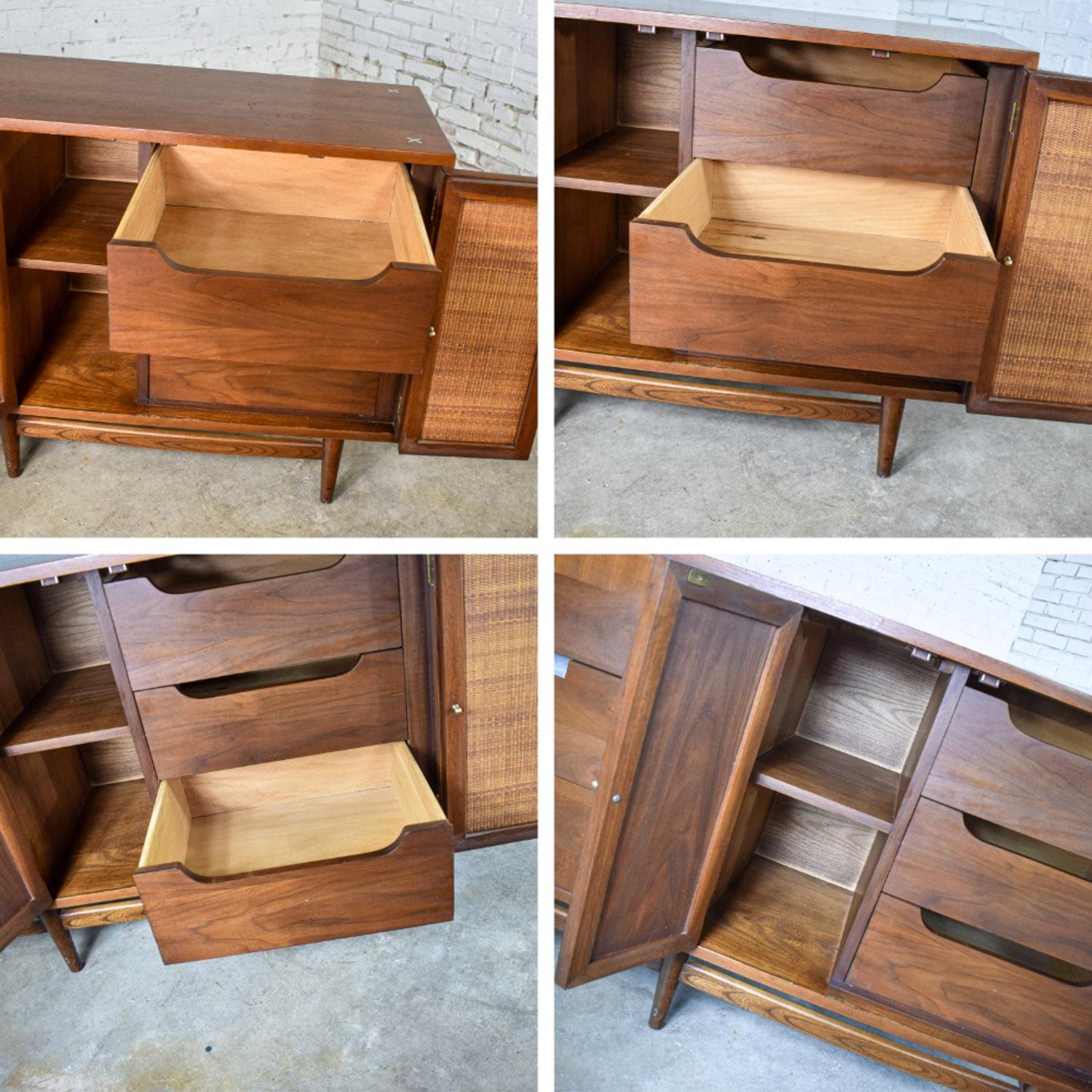 Commode moderne du milieu du siècle American of Martinsville Accord Noyer & Canne avec X's en vente 8