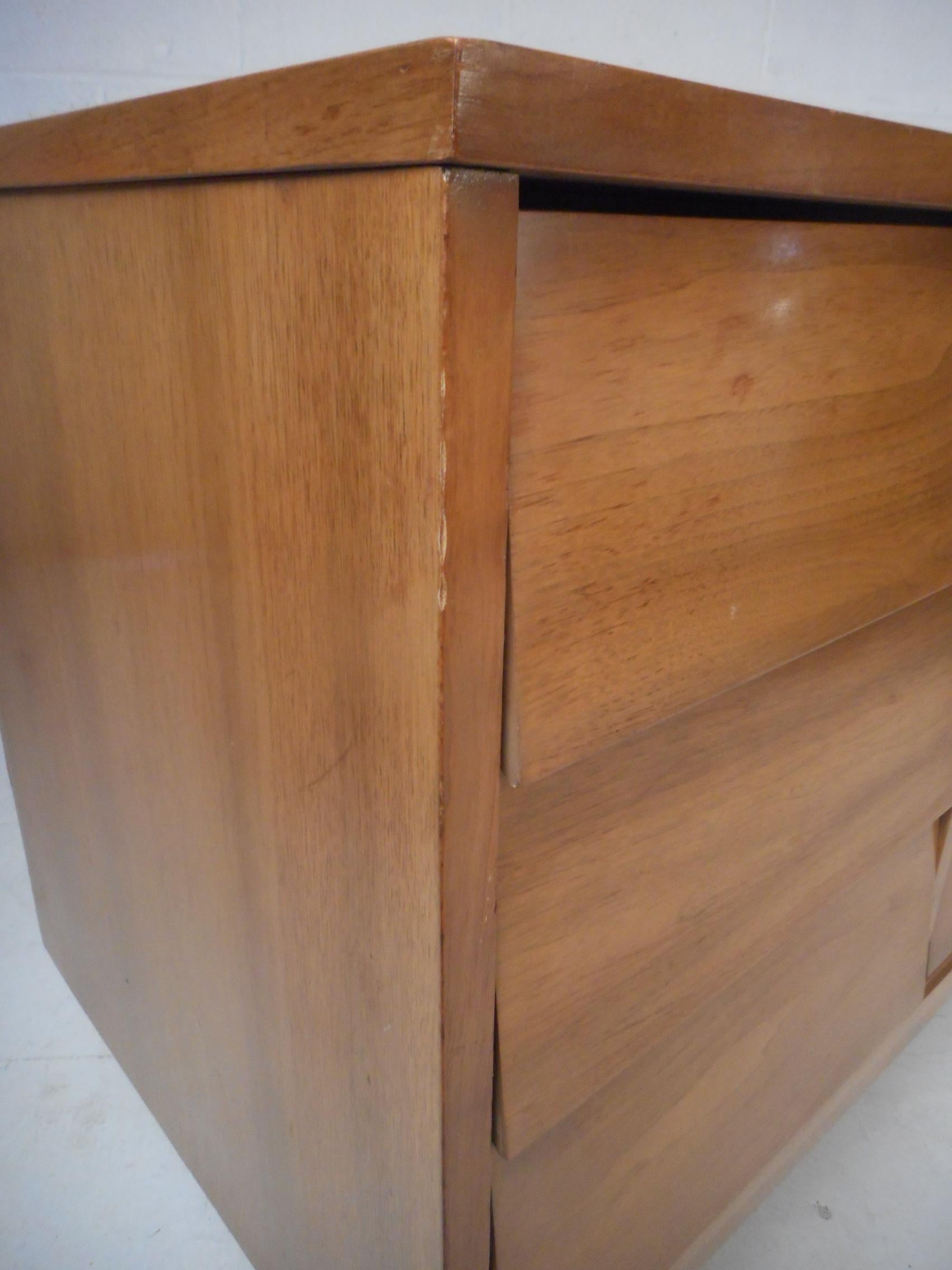 Mid-Century Modern Dresser and Nightstands by Dixie Furniture 3
