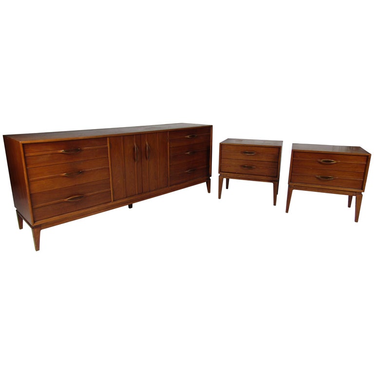 MidCentury Modern Dresser and Nightstands For Sale at 1stDibs