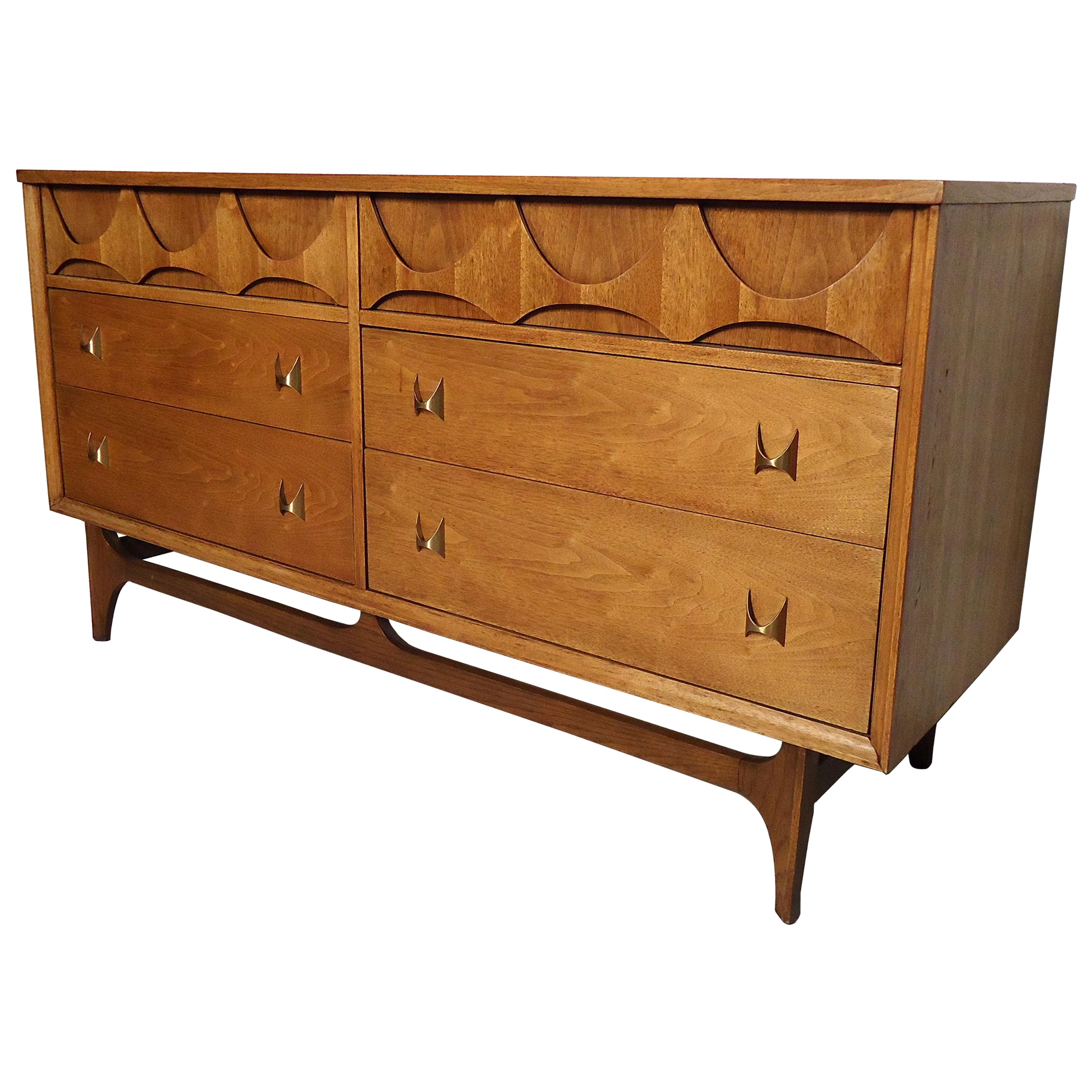 MidCentury Modern Dresser by Broyhill For Sale at 1stDibs