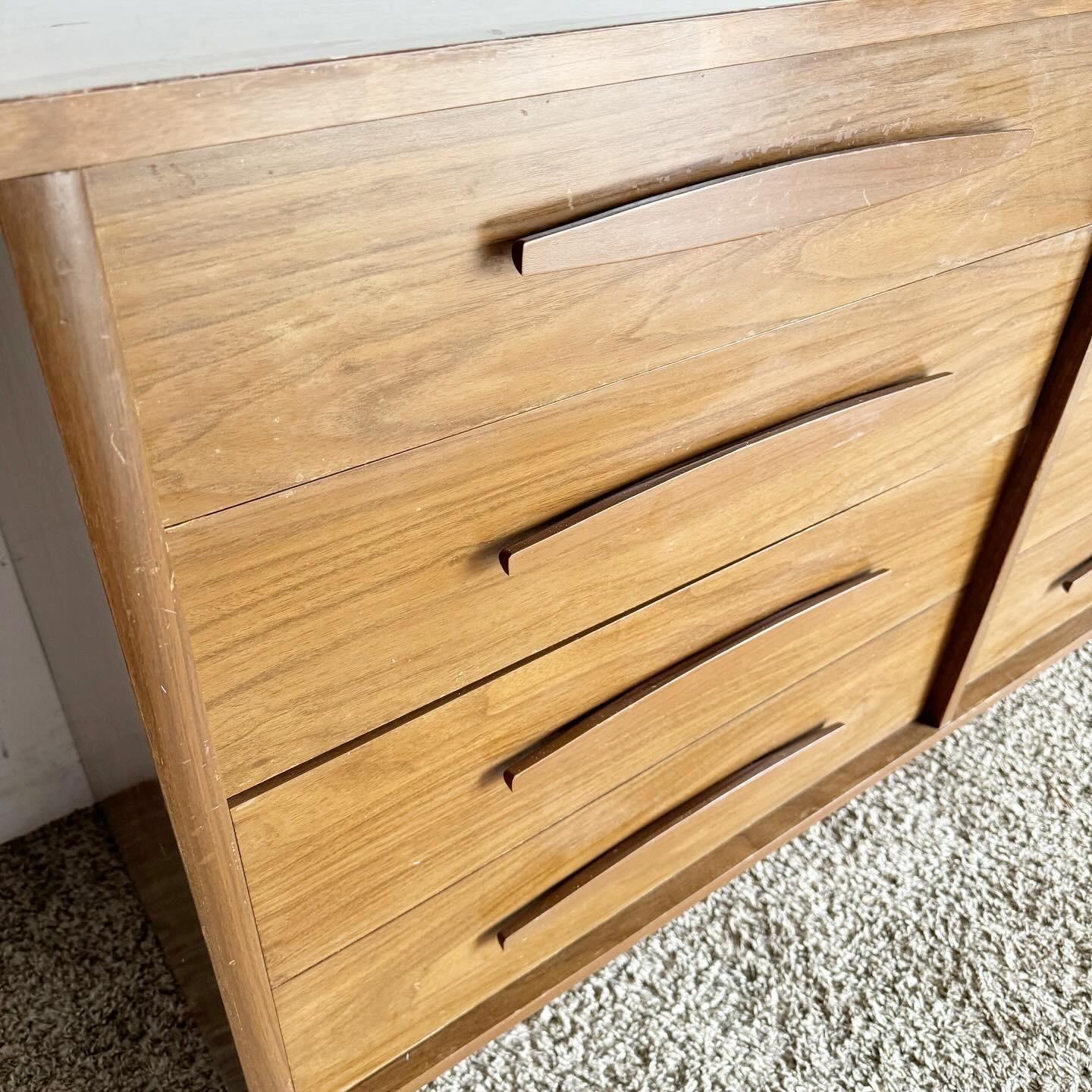 Wood Mid Century Modern Dresser by Kroehler- 6 Drawer For Sale
