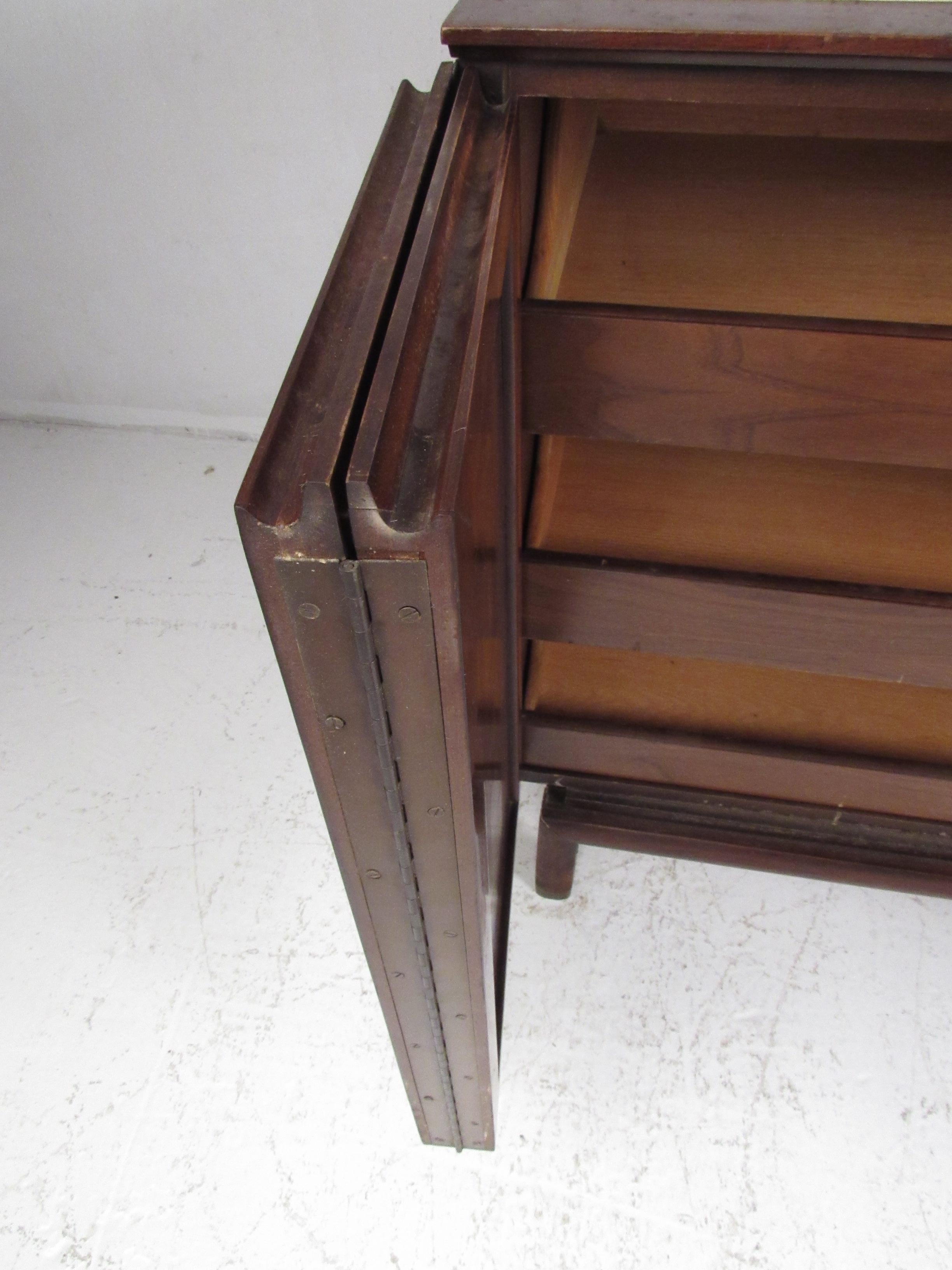 Mid-Century Modern Dresser by Lane Furniture 4