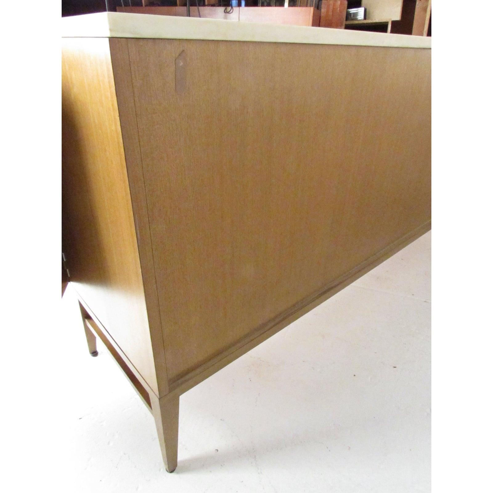 Veneer Mid-Century Modern Dresser by Paul McCobb For Sale