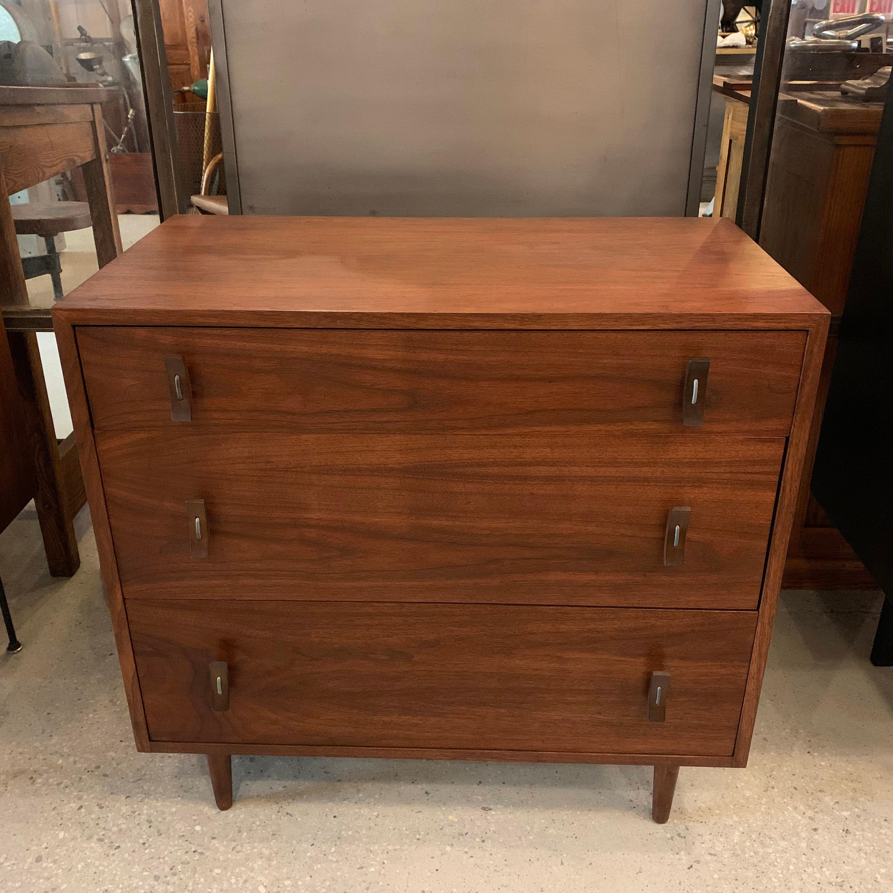 Mid-Century Modern, walnut dresser by Stanley Young for Glenn of California features 3 drawers with decorative bentwood and aluminum handles. The bottom drawers are 9 inches and the top is 5 inches height.