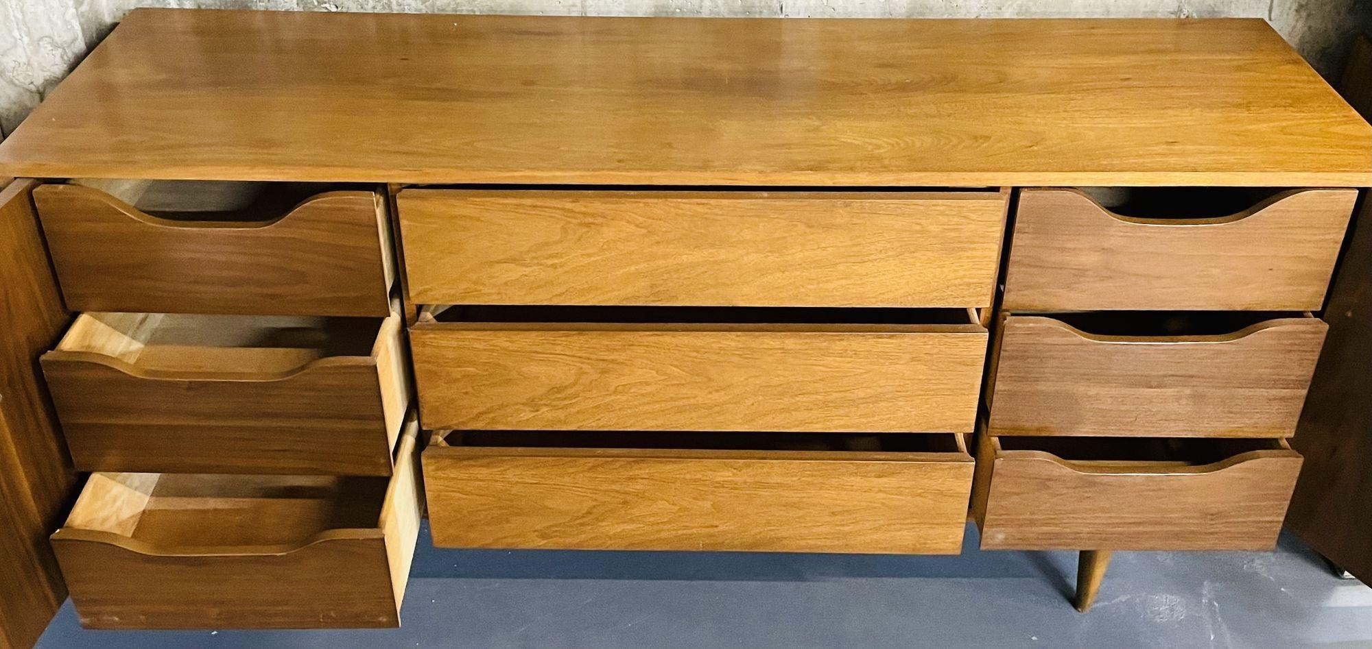 Mid-Century Modern Dresser, Chest or Sideboard, Walnut In Good Condition For Sale In Stamford, CT