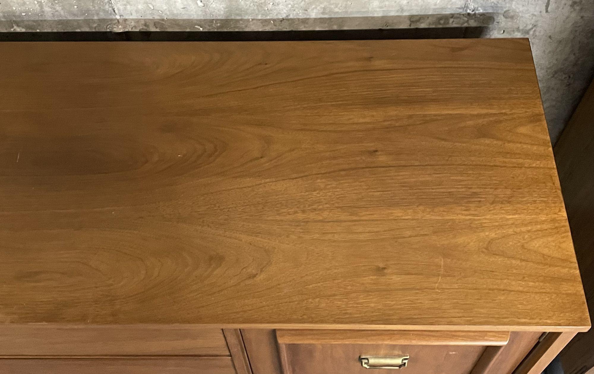 Legno Comò, cassapanca o credenza moderna di metà secolo, noce in vendita