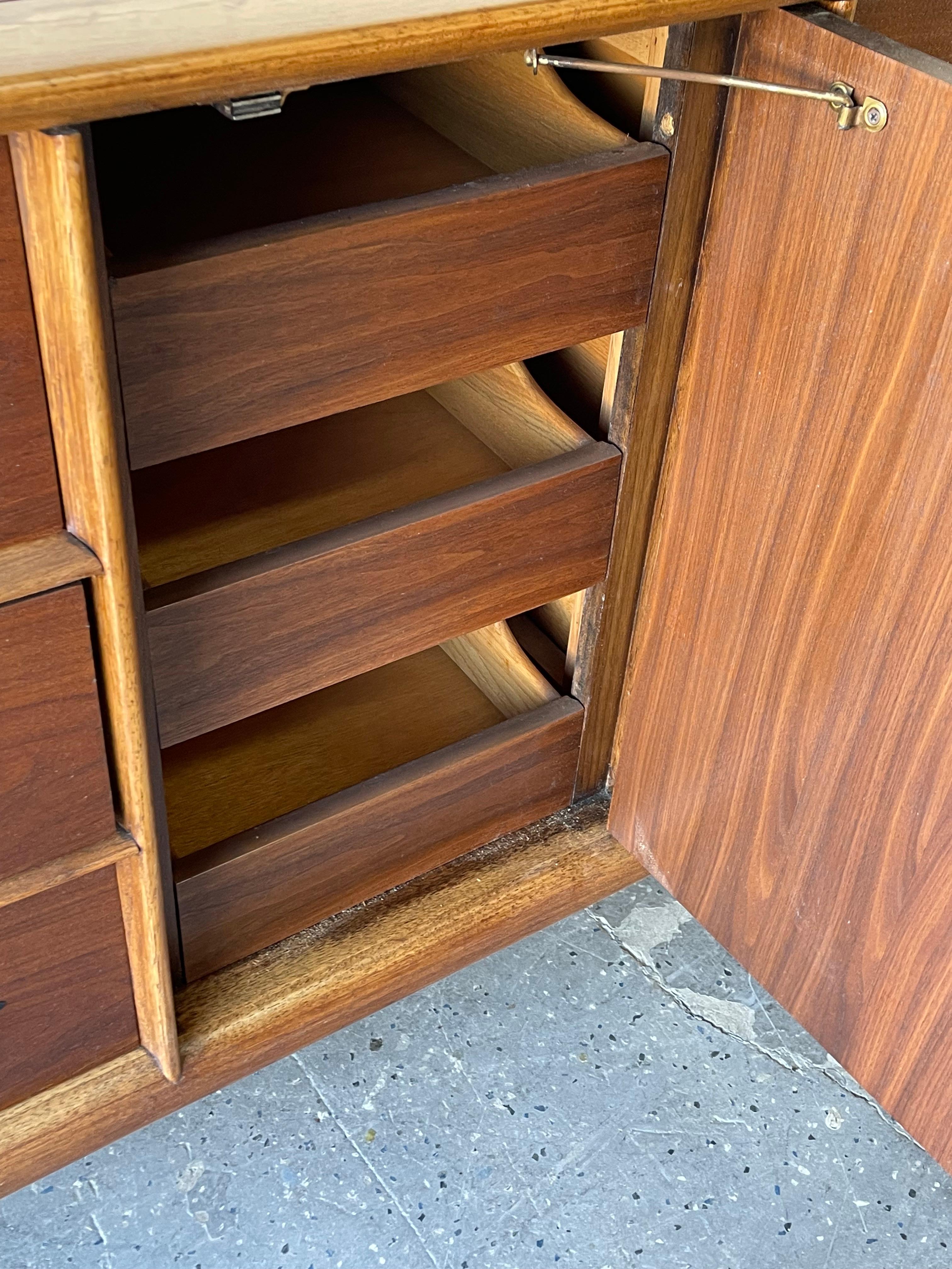 Mid-Century Modern Dresser Credenza Kent Coffey Elegant 9 Drawer 6