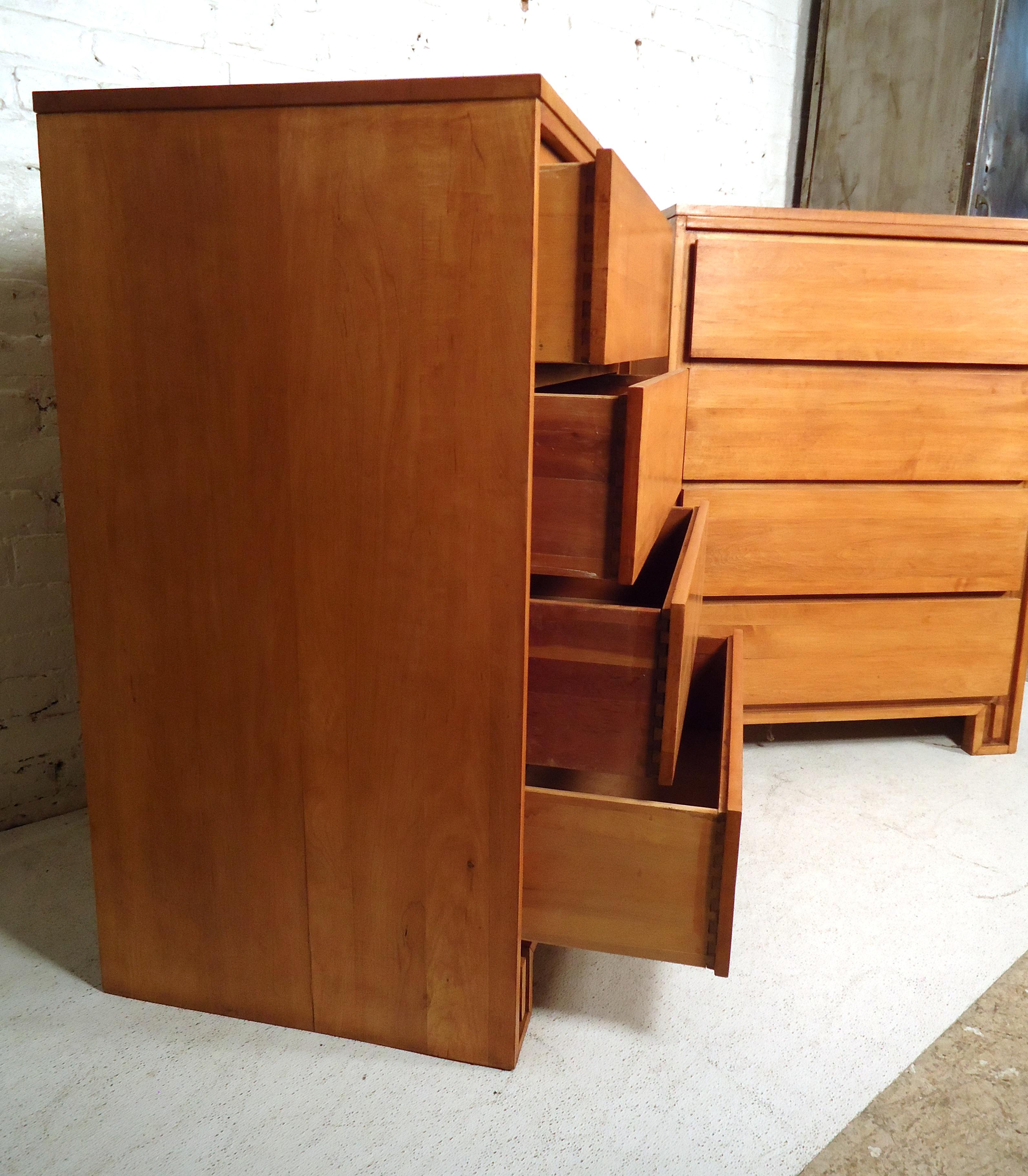 Mid-20th Century Mid-Century Modern Dresser