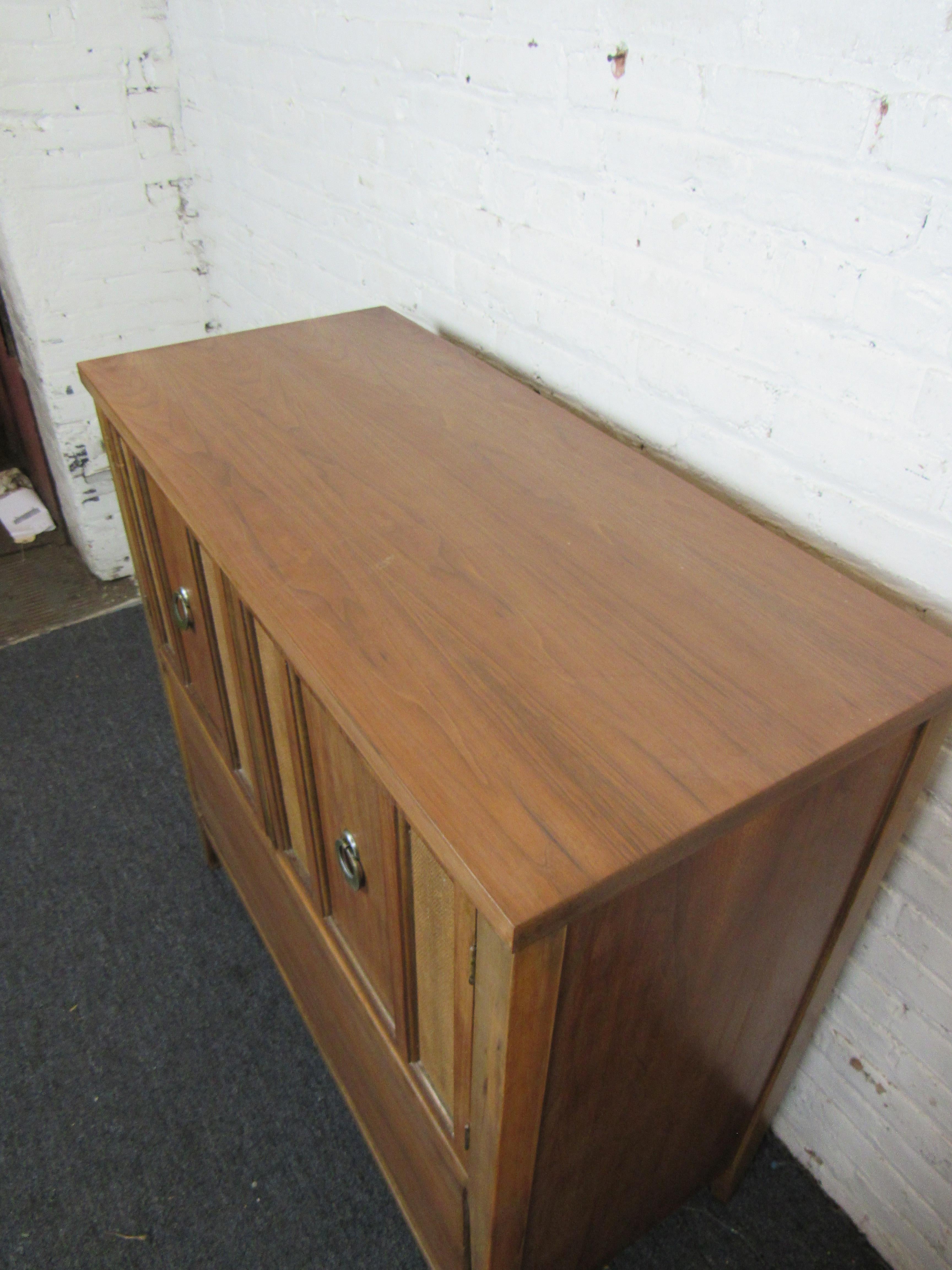 Mid-Century Modern Dresser For Sale 1