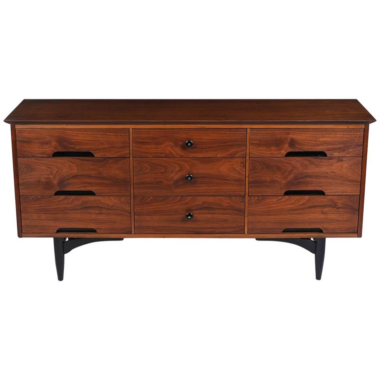 MidCentury Modern Dresser For Sale at 1stdibs