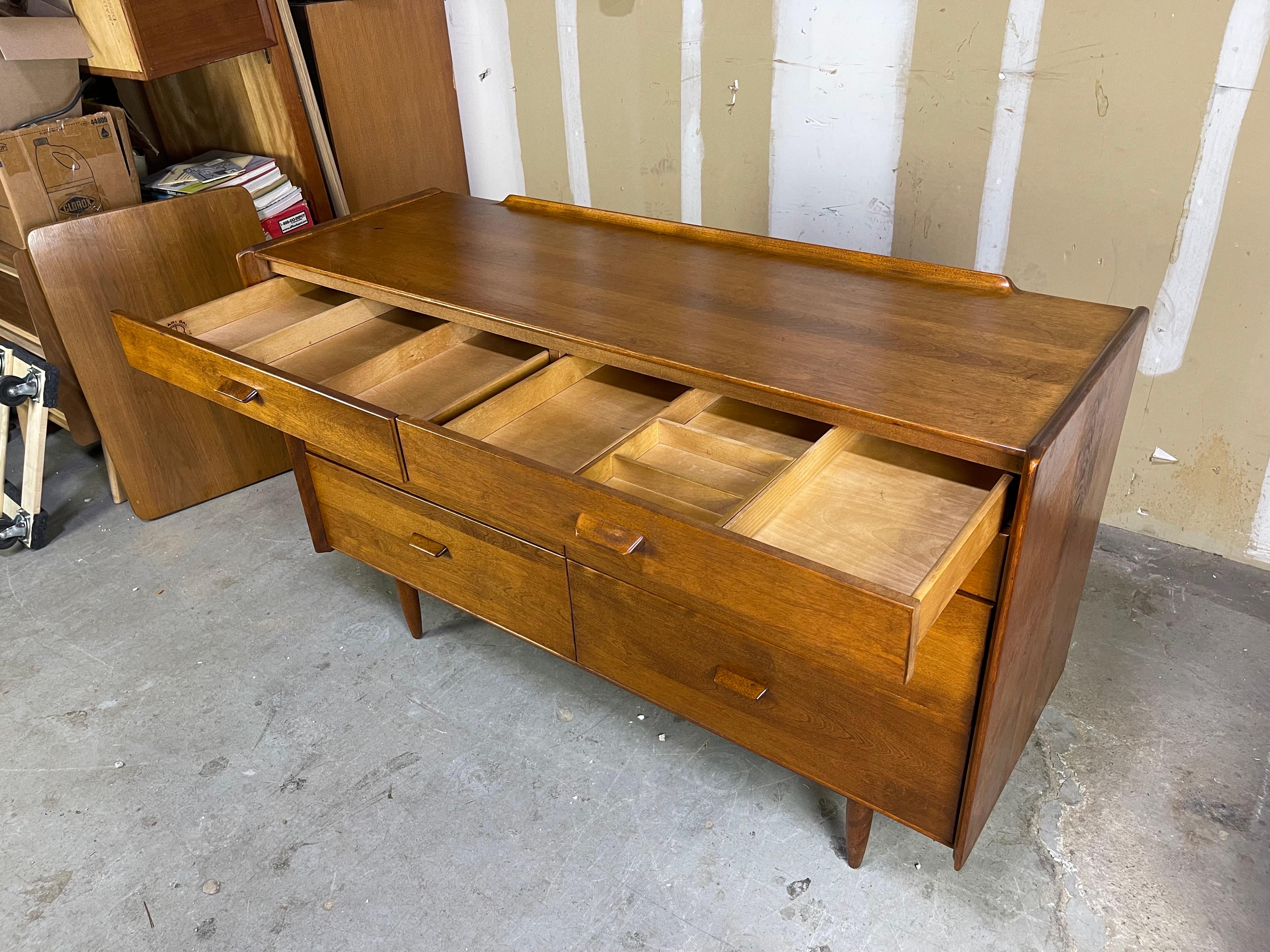 Mid-Century Modern Dresser in Solid Maple by Leslie Diamond for Conant Ball 4