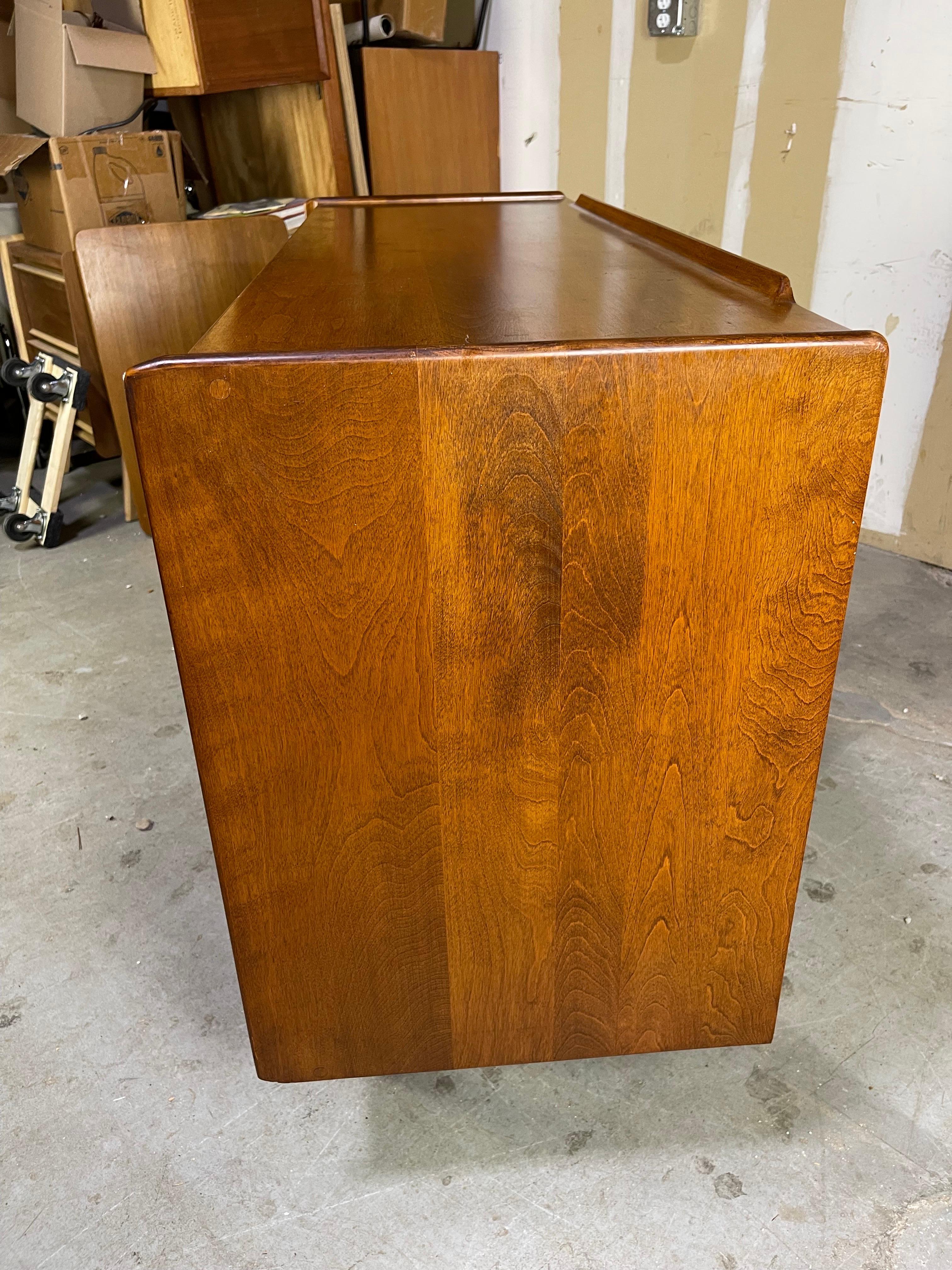Mid-Century Modern Dresser in Solid Maple by Leslie Diamond for Conant Ball 7