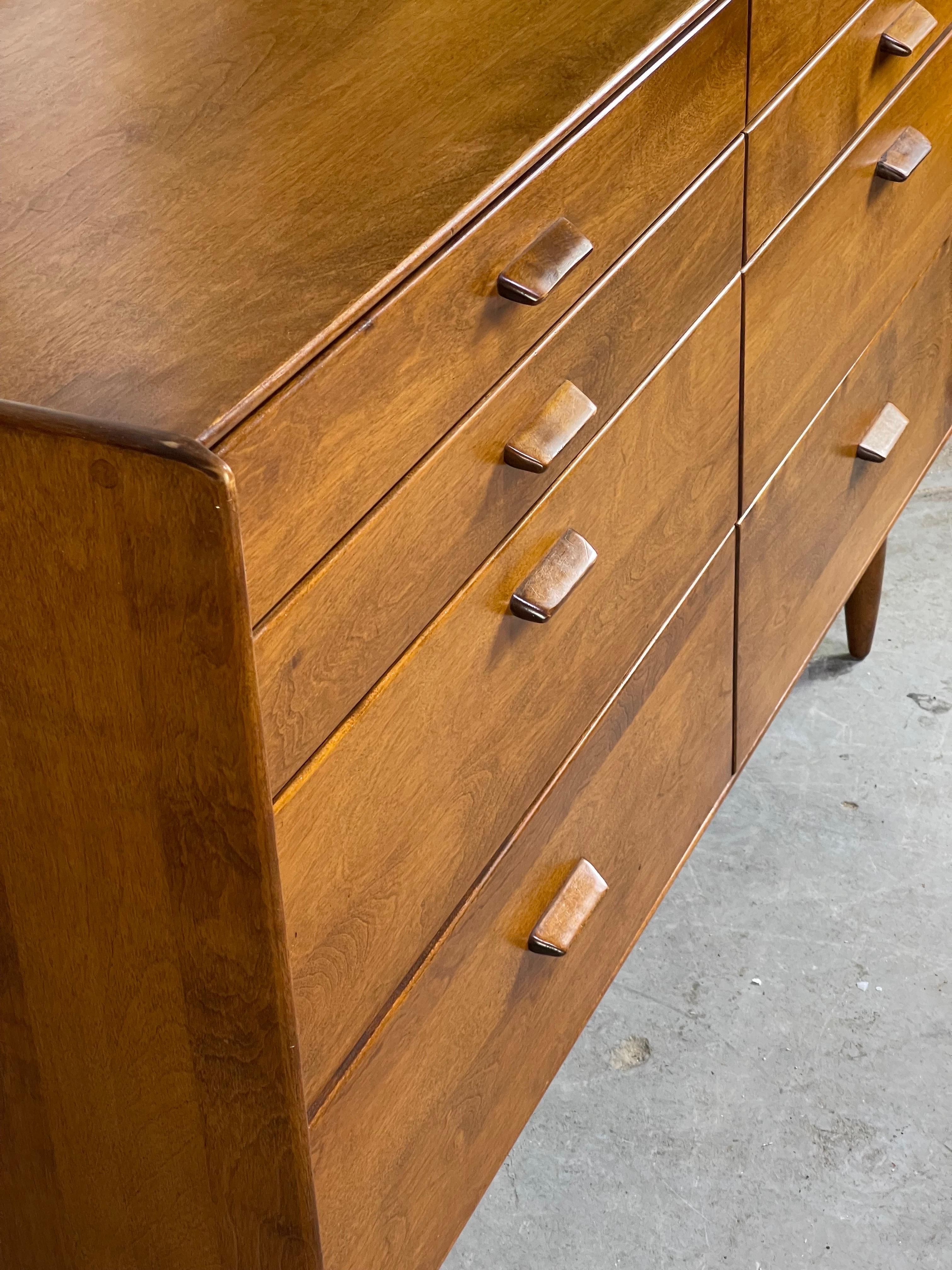 Mid-Century Modern Dresser in Solid Maple by Leslie Diamond for Conant Ball In Fair Condition In Framingham, MA