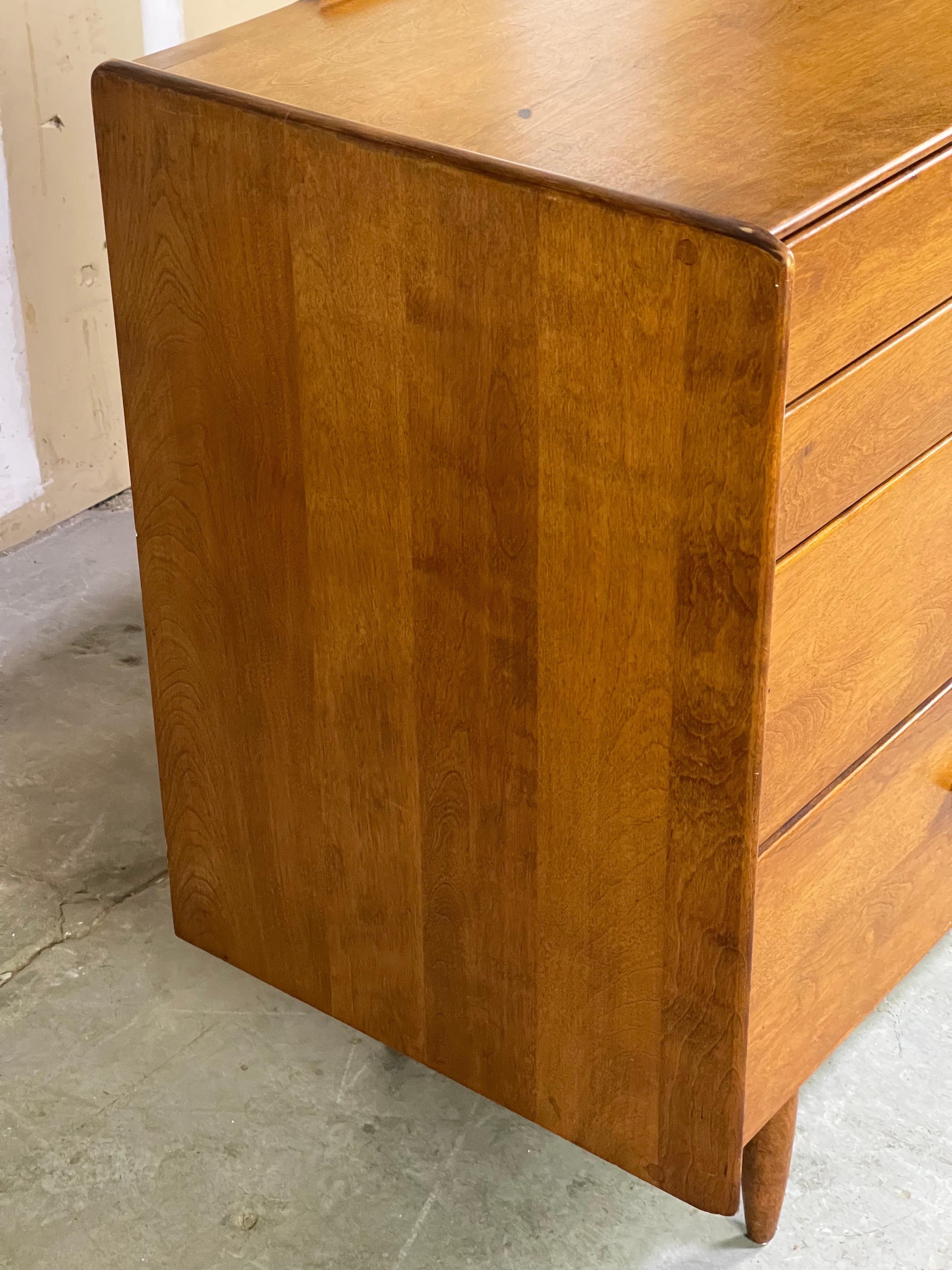Mid-20th Century Mid-Century Modern Dresser in Solid Maple by Leslie Diamond for Conant Ball