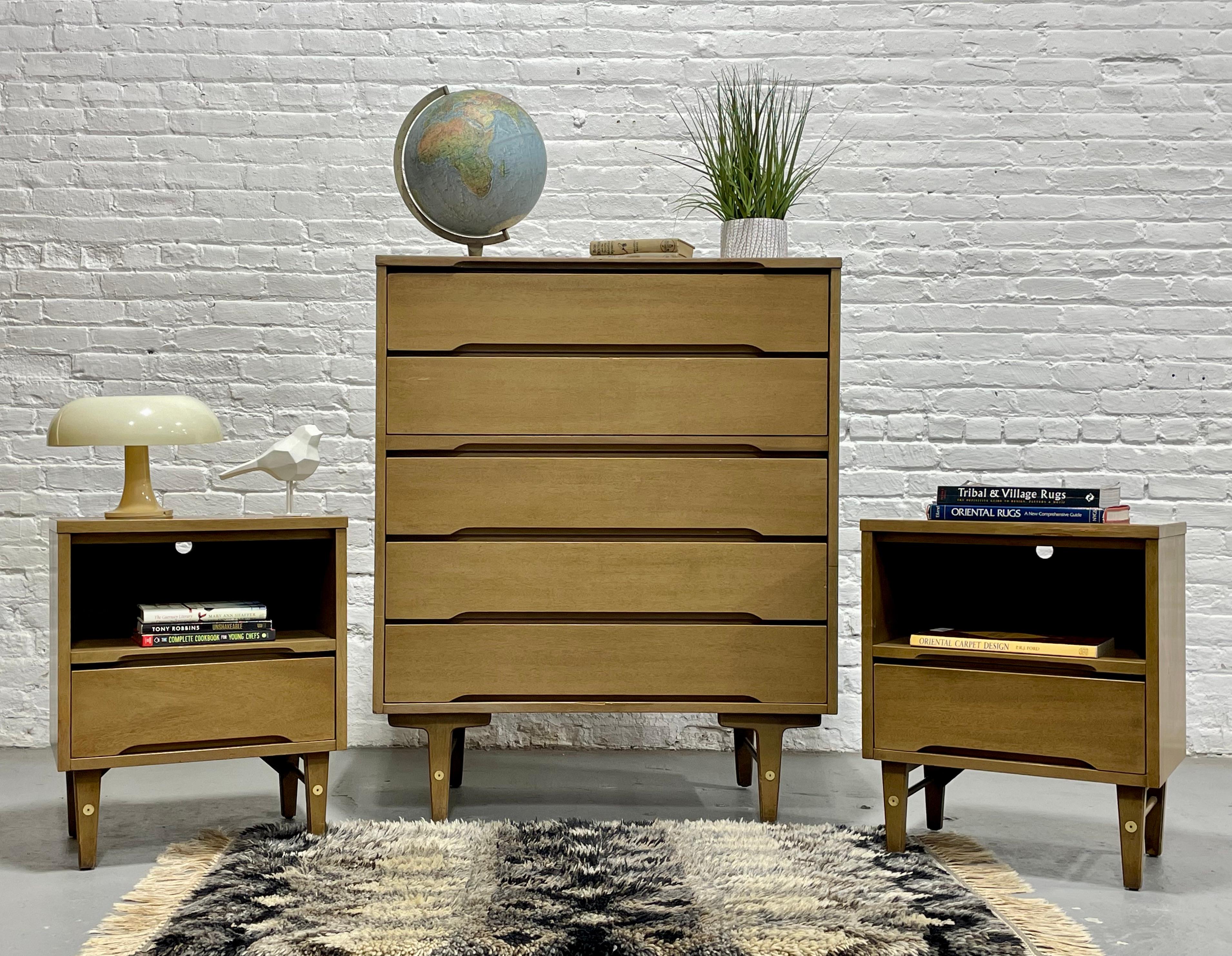 DRESSER + NIGHTSTANDS Set von Stanley Furniture, Mid-Century Modern, ca. 1960er Jahre im Zustand „Gut“ im Angebot in Weehawken, NJ