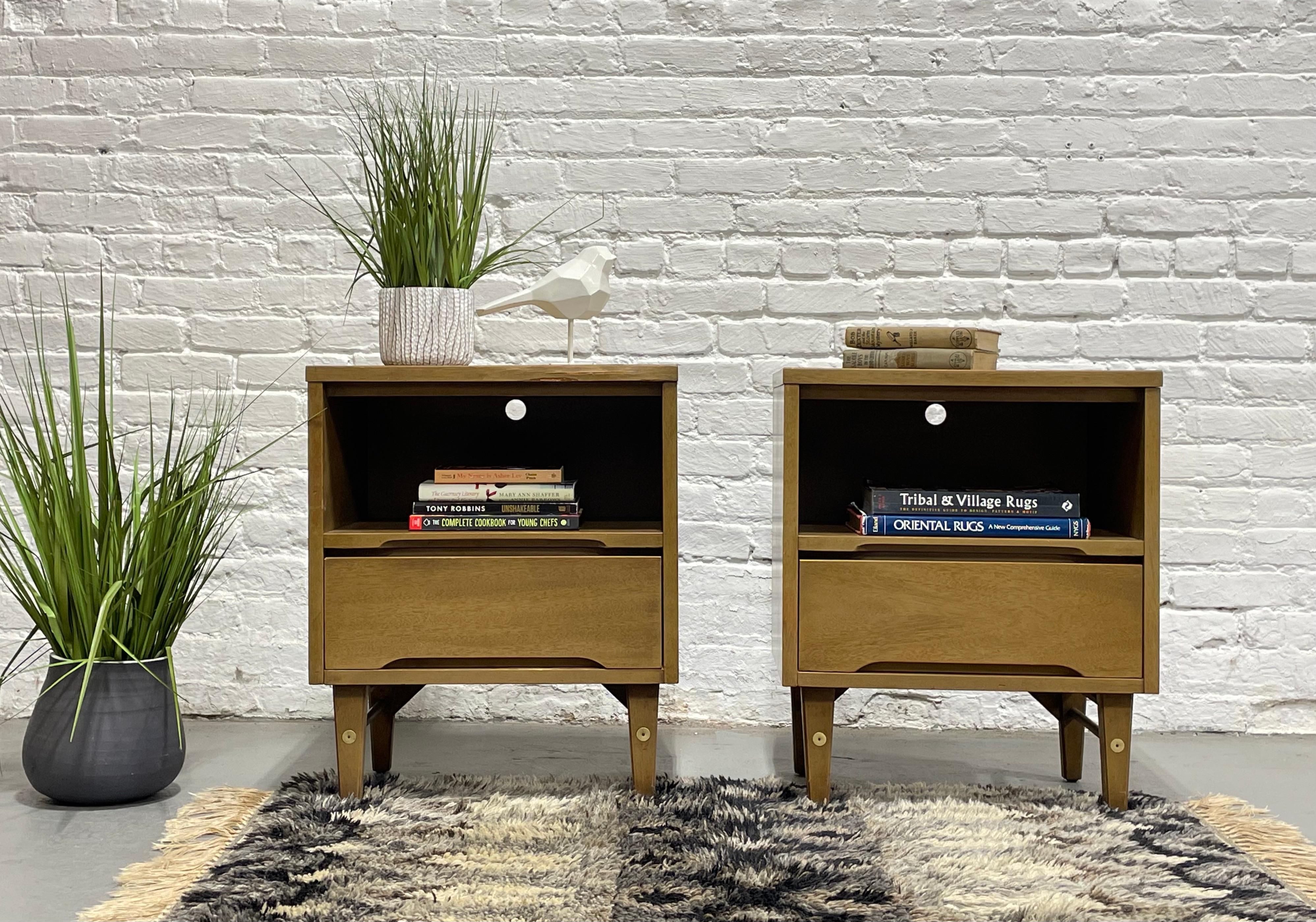 DRESSER + NIGHTSTANDS Set von Stanley Furniture, Mid-Century Modern, ca. 1960er Jahre (Mitte des 20. Jahrhunderts) im Angebot