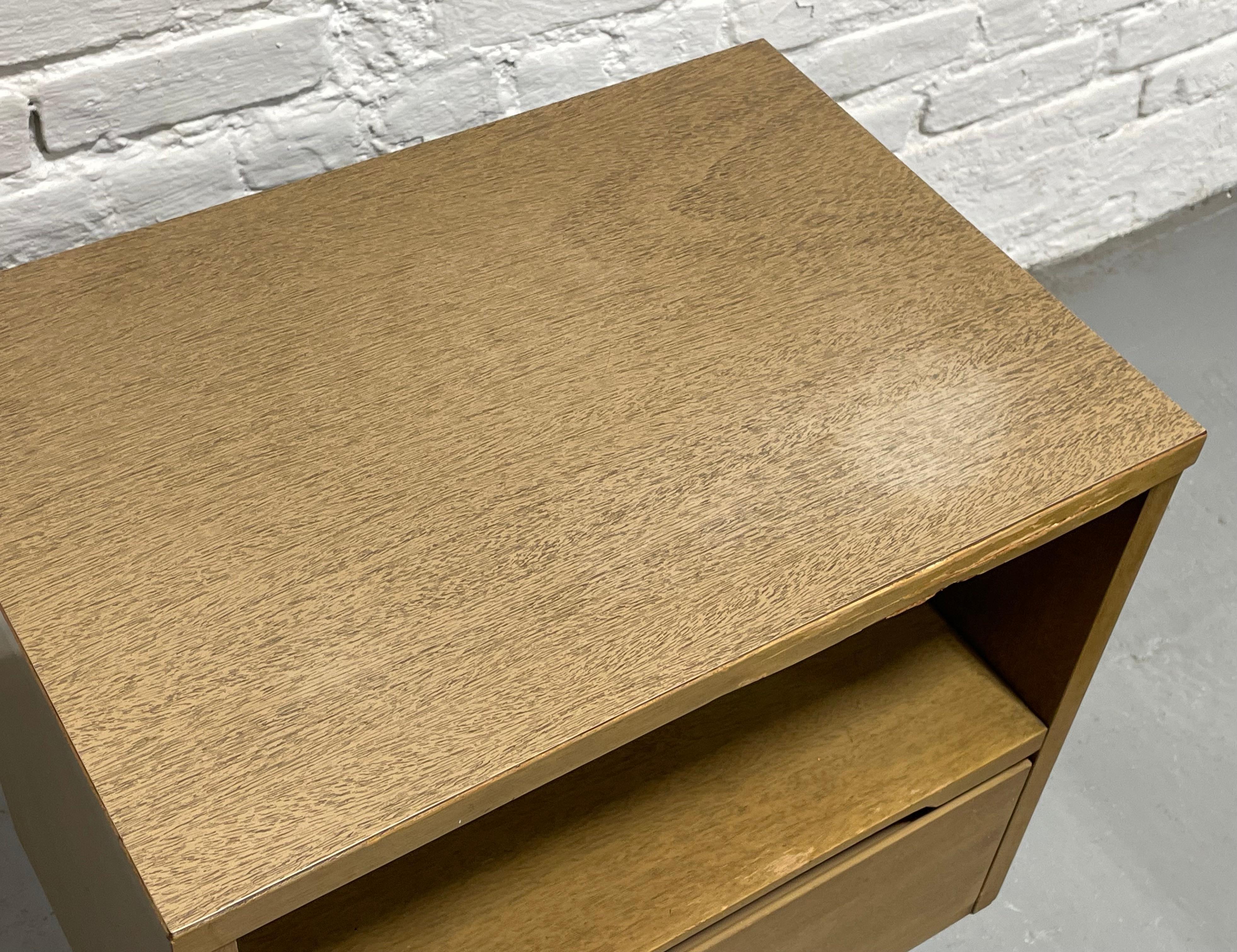DRESSER + NIGHTSTANDS Set von Stanley Furniture, Mid-Century Modern, ca. 1960er Jahre im Angebot 1