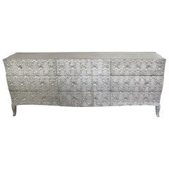 Mid-Century Moderne Kommode oder Mid-Century Moderne Anrichte Louis XVI Fleur De Lis