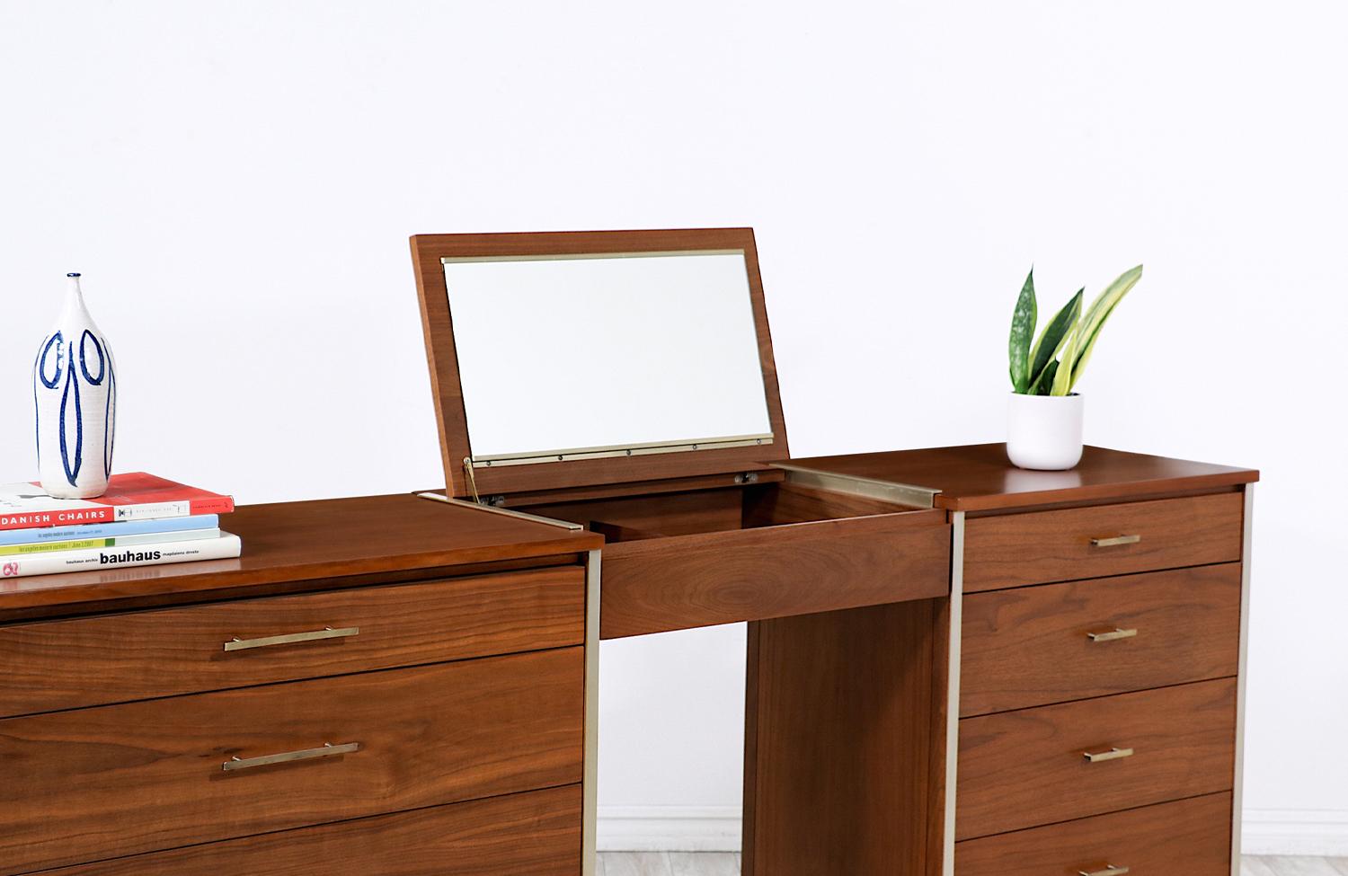 Mid-Century Modern Dresser Set with Vanity by Paul McCobb for Calvin Furniture 5