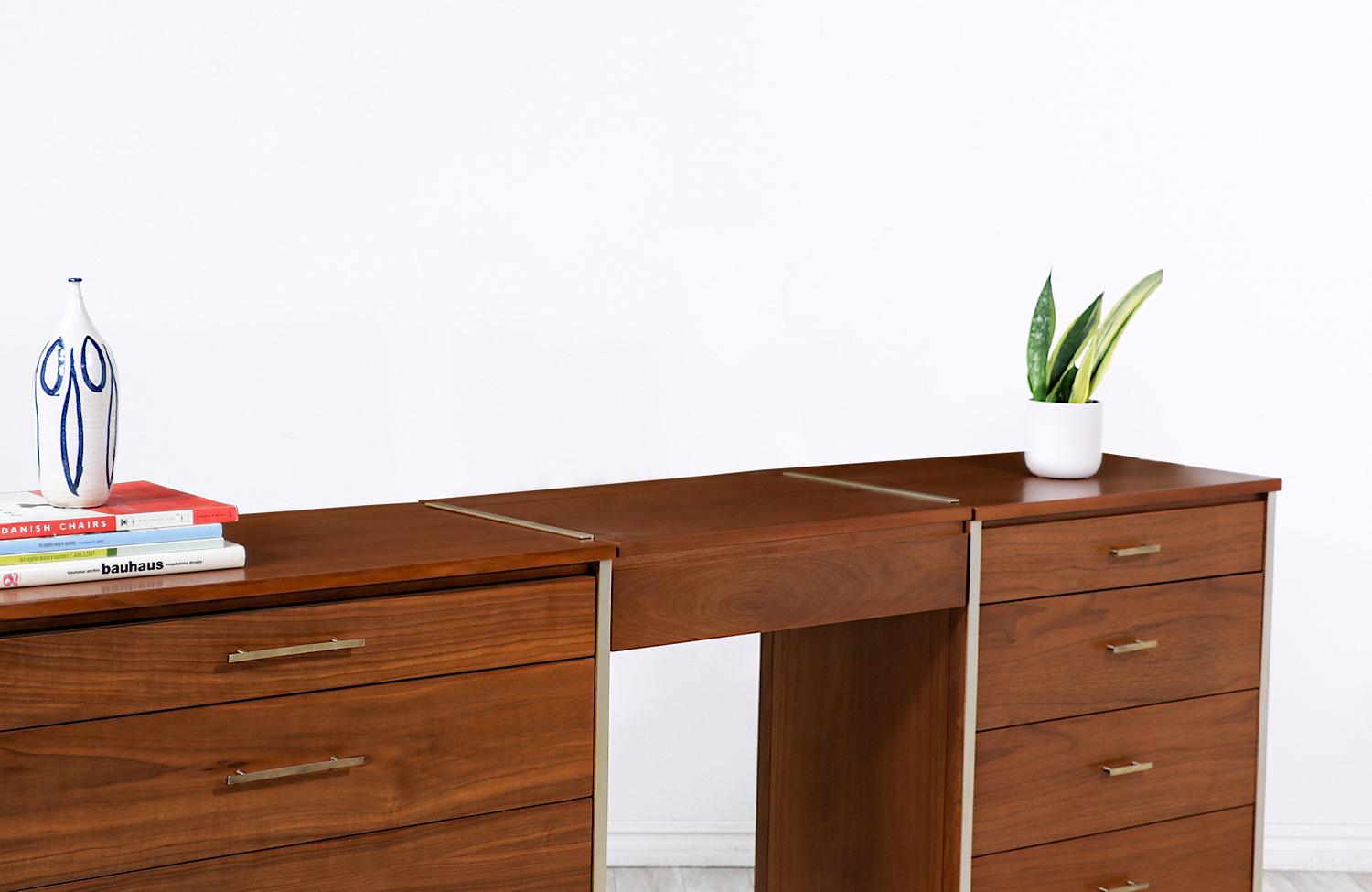 Mid-Century Modern Dresser Set with Vanity by Paul McCobb for Calvin Furniture 6