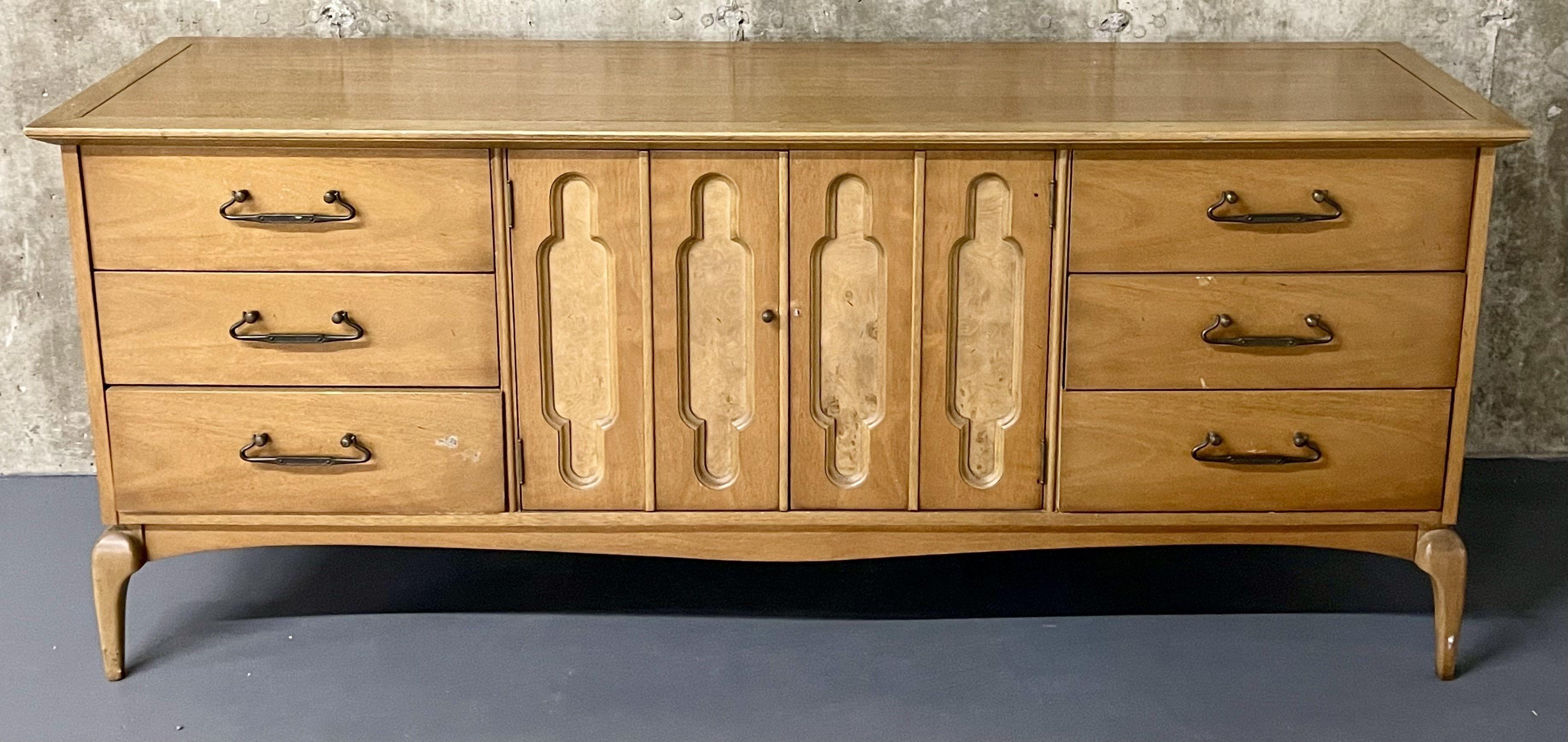 Mid-Century Modern Dresser, Sideboard by United Furniture Company In Good Condition In Stamford, CT