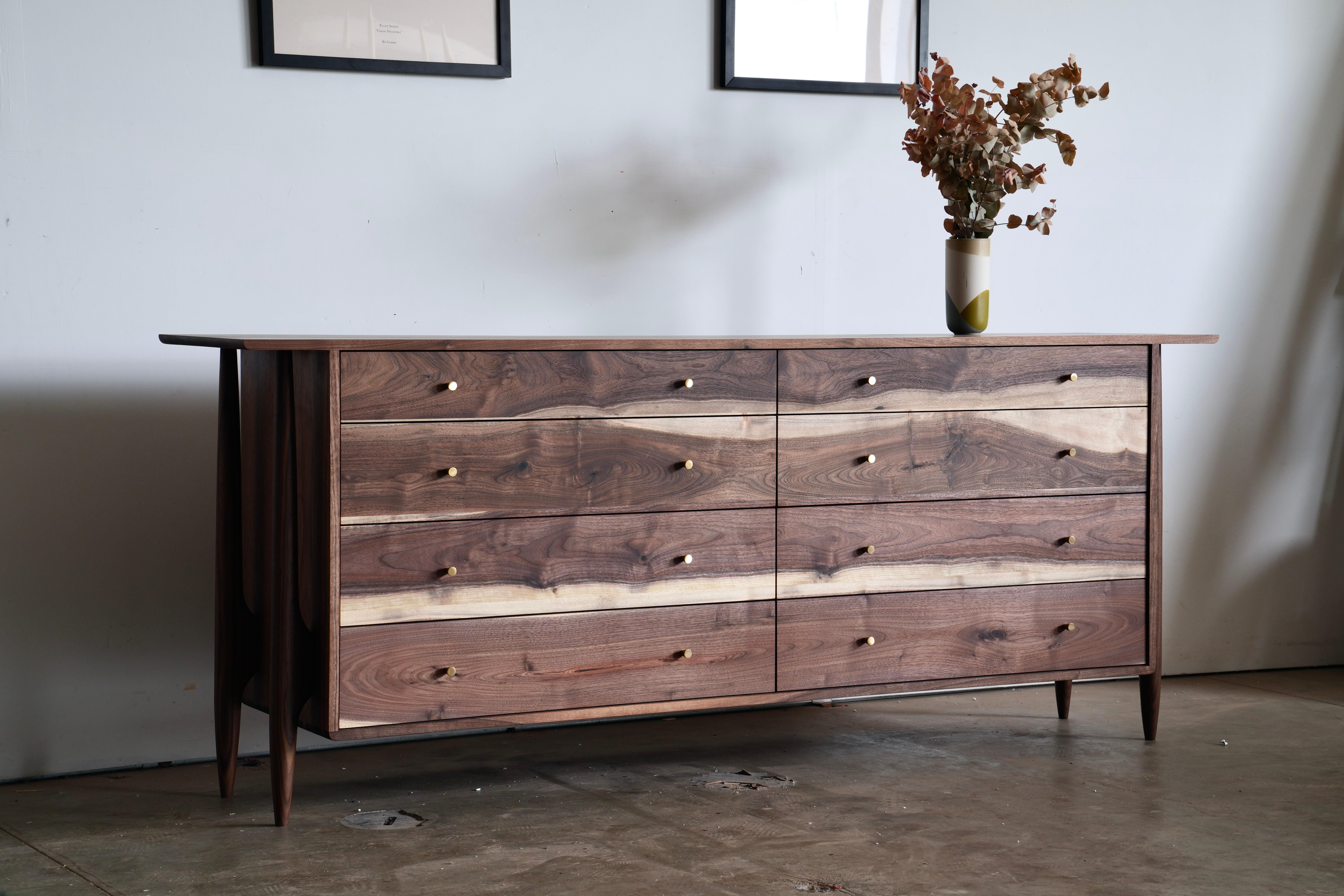 The Modernity Modern Dresser Solid Wood Push to Open Drawers (commode en bois massif à ouverture par pression) en vente 7
