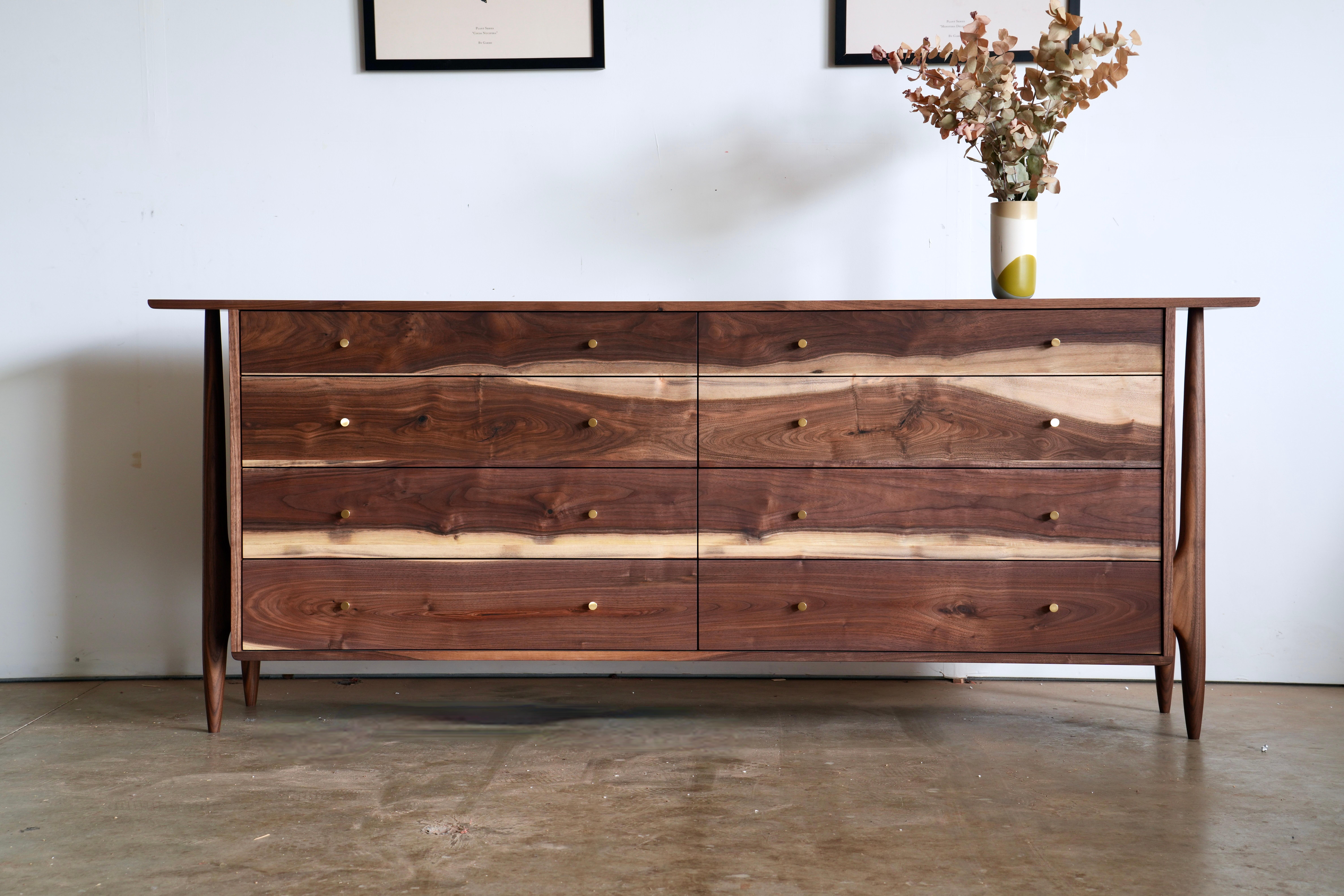 The Modernity Modern Dresser Solid Wood Push to Open Drawers (commode en bois massif à ouverture par pression) en vente 4