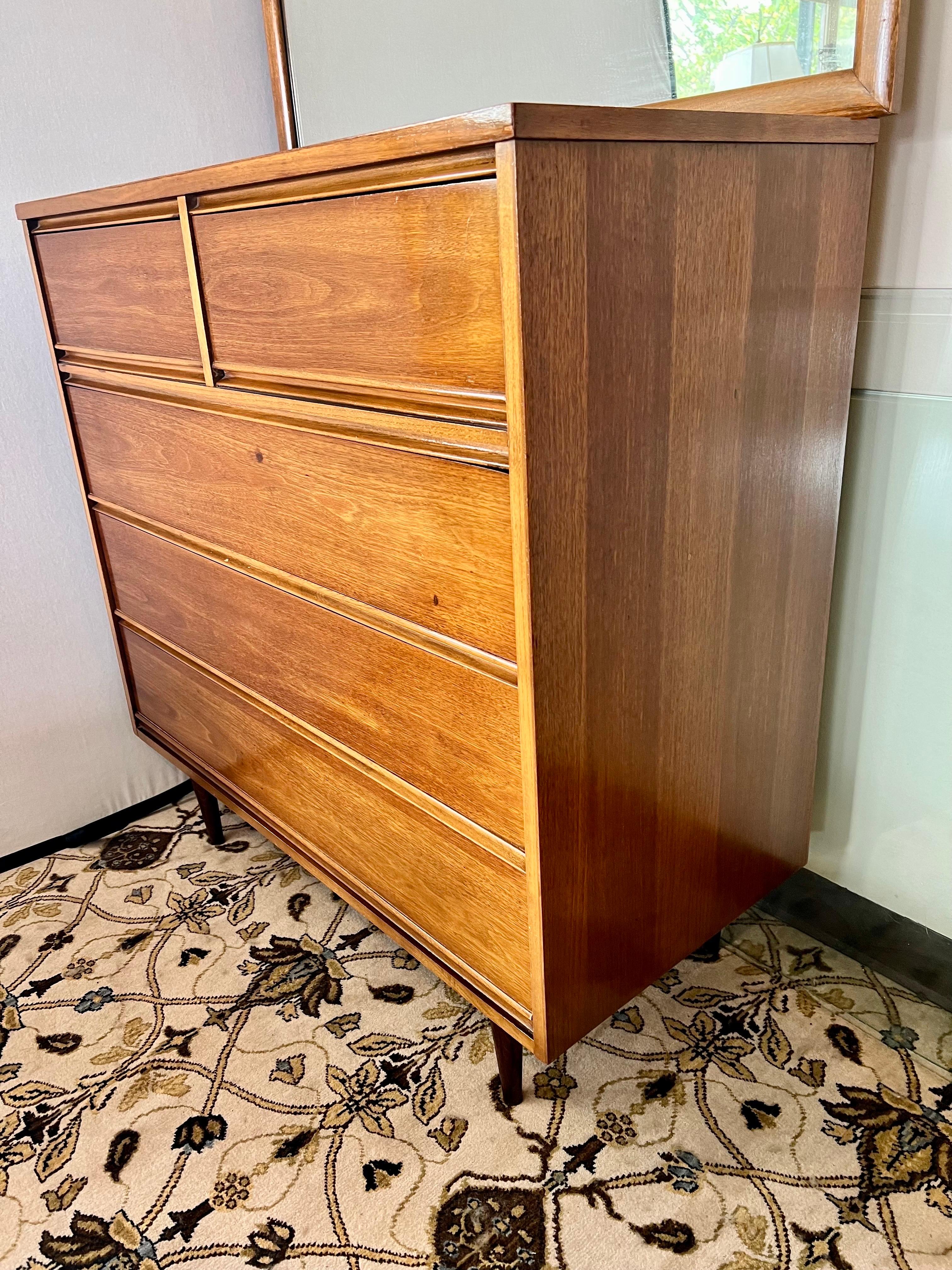 Mid Century Modern Dresser Tall Chest with Mirror Two Piece Set Dixie Furniture In Good Condition In West Hartford, CT