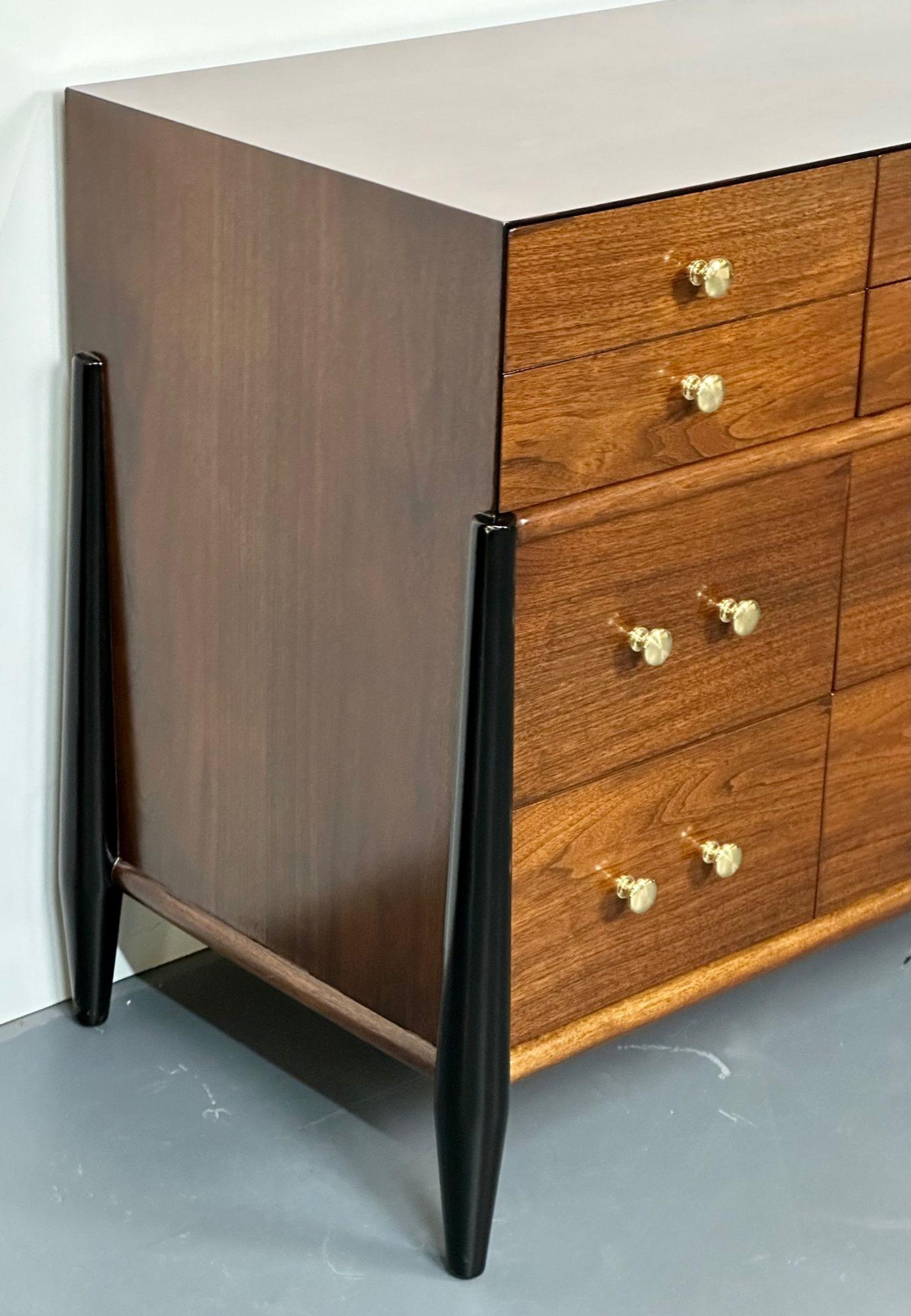Mid Century Modern Dresser, West Michigan Furniture Co. Ebony, Walnut, Metz In Good Condition For Sale In Manhasset, NY