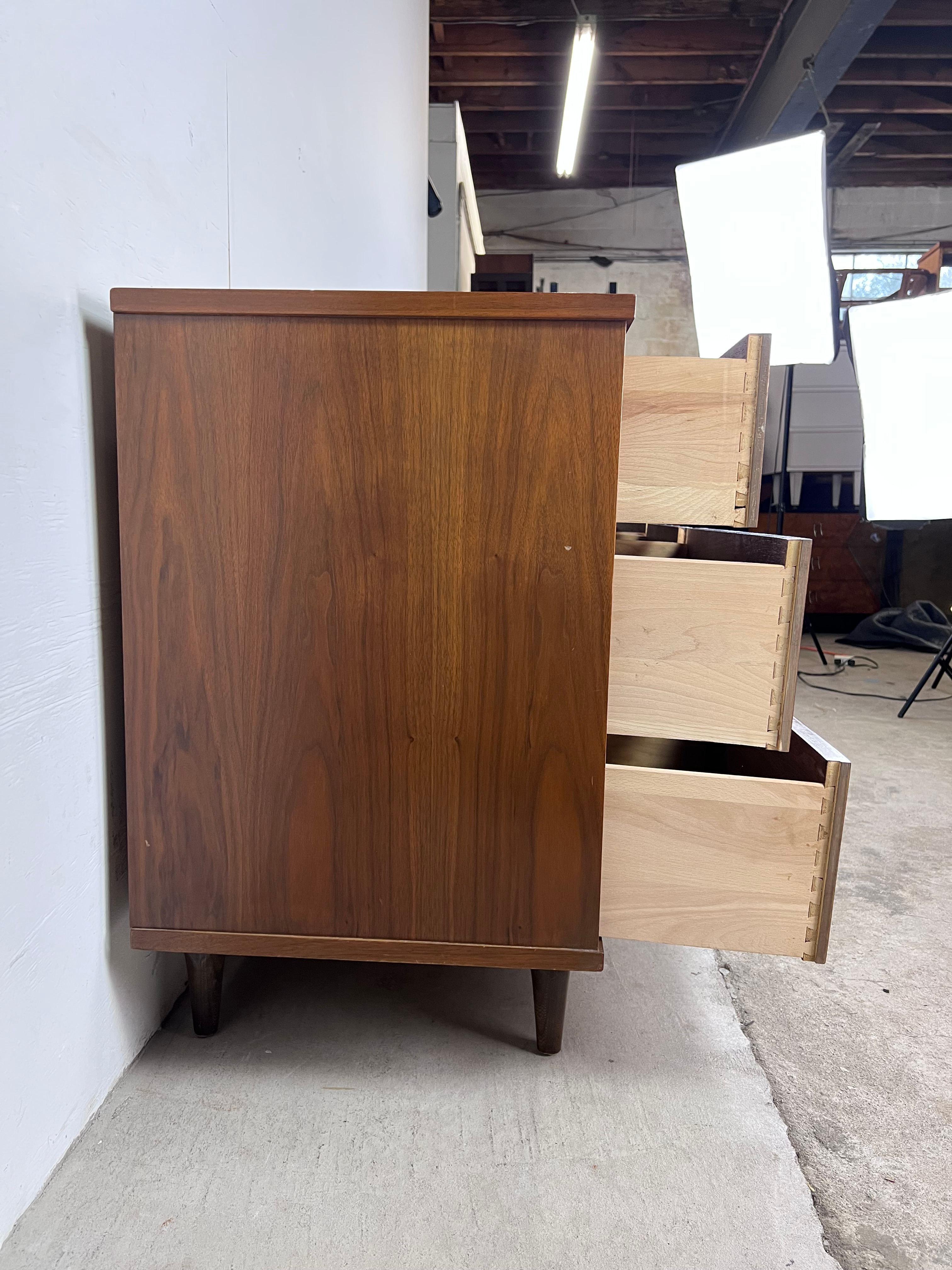 Mid-Century Modern Dresser with 9 Drawers by Rug Furniture 1