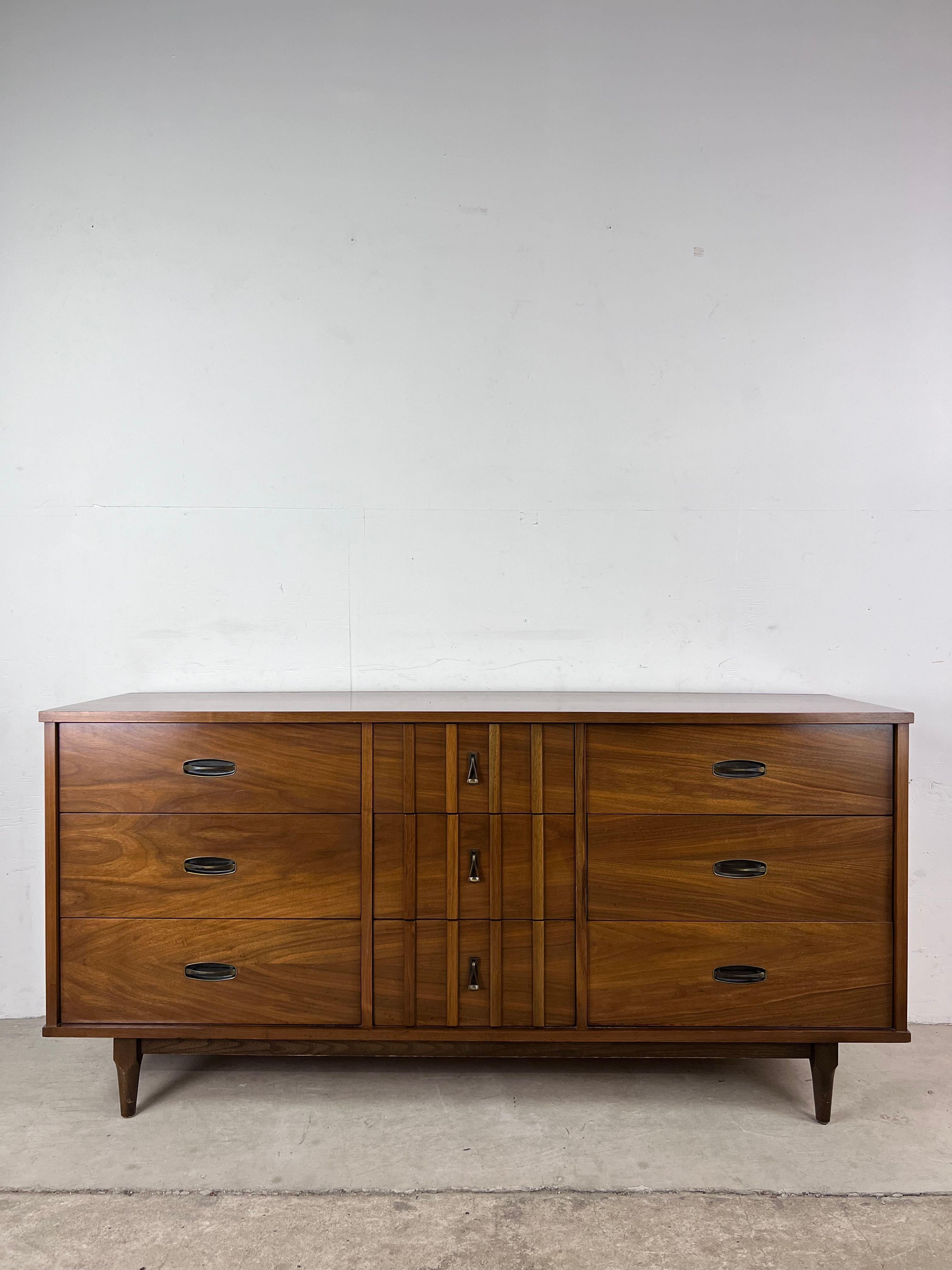 Mid-Century Modern Dresser with 9 Drawers by Rug Furniture 2