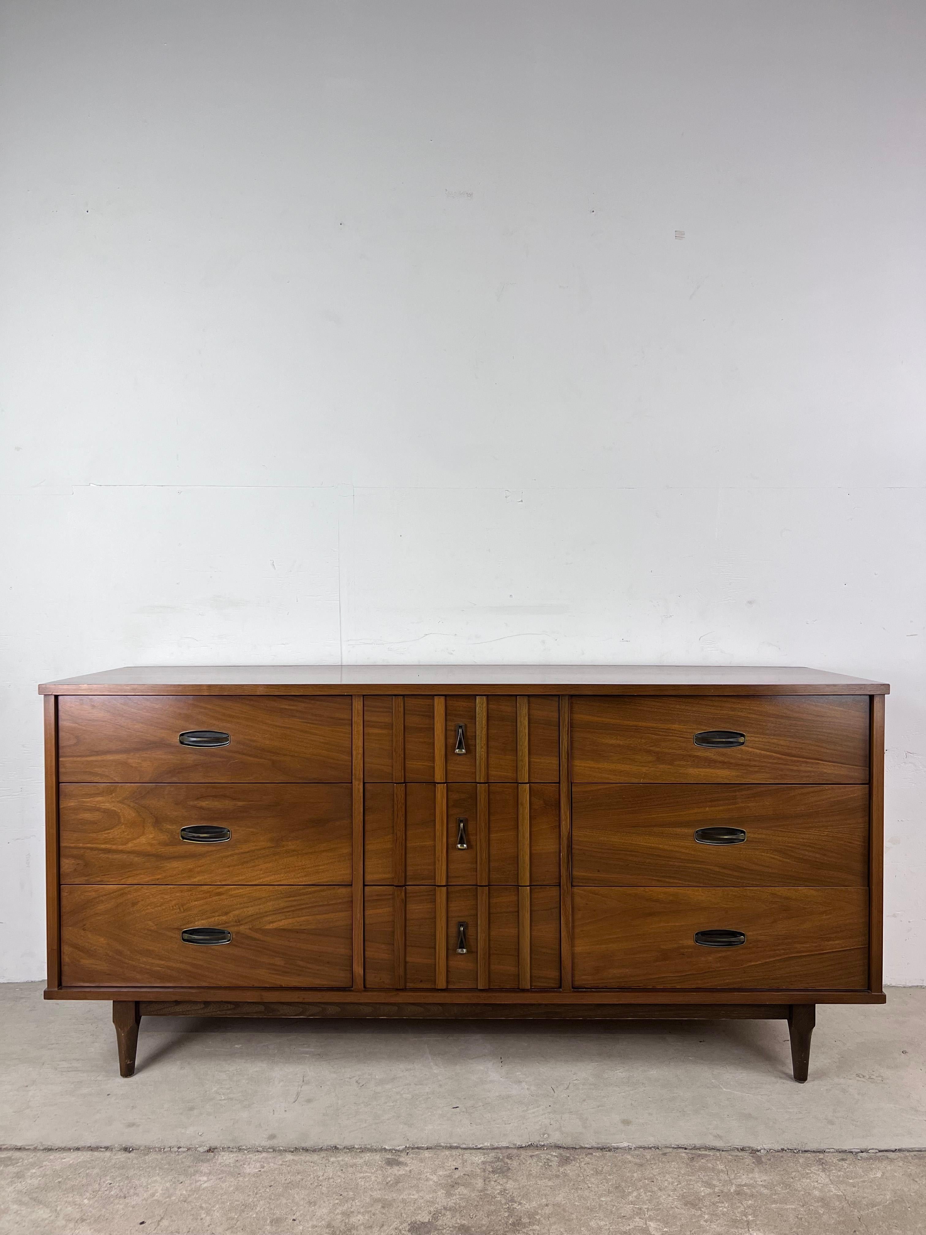 Mid-Century Modern Dresser with 9 Drawers by Rug Furniture 3