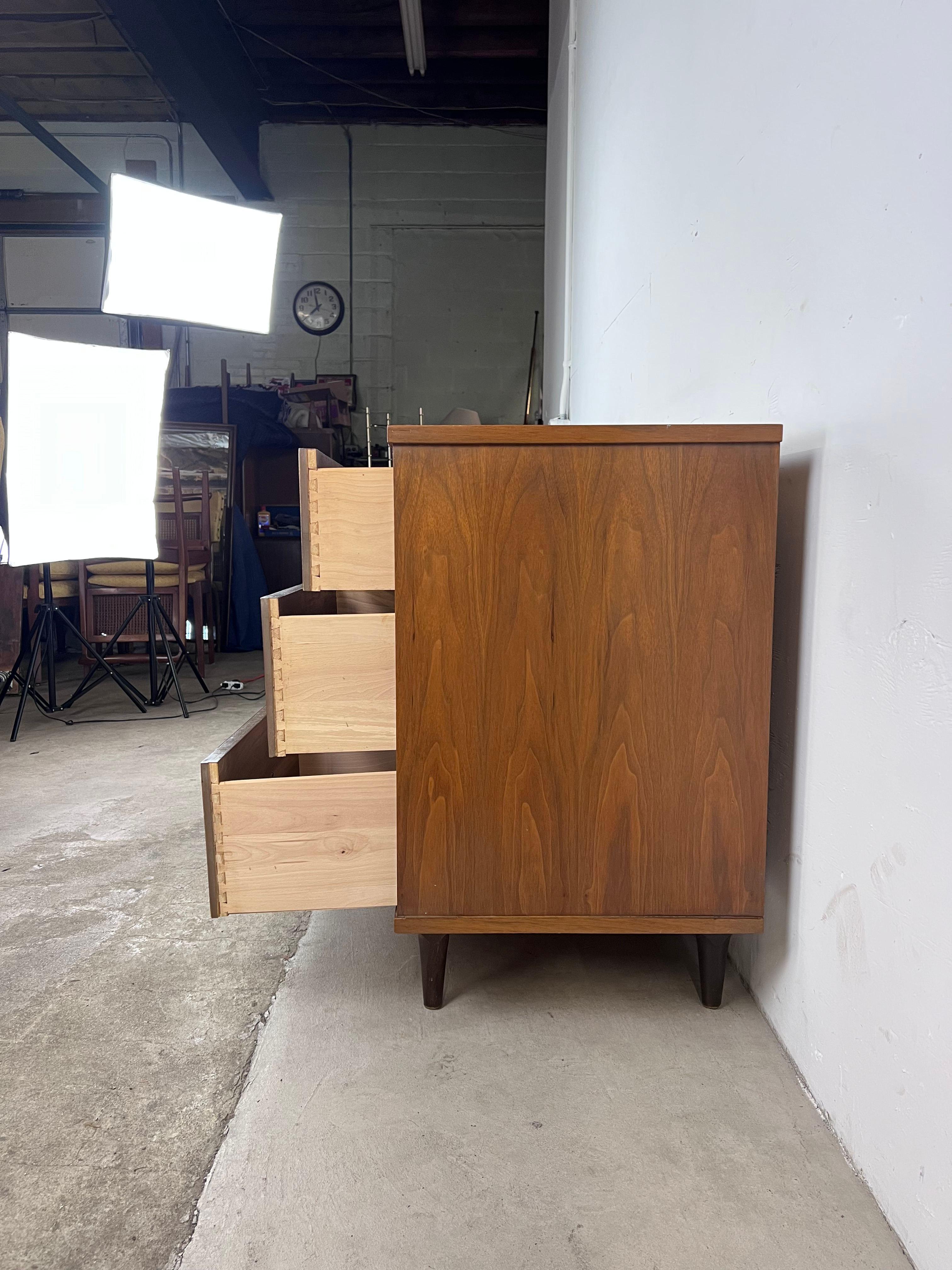 American Mid-Century Modern Dresser with 9 Drawers by Rug Furniture