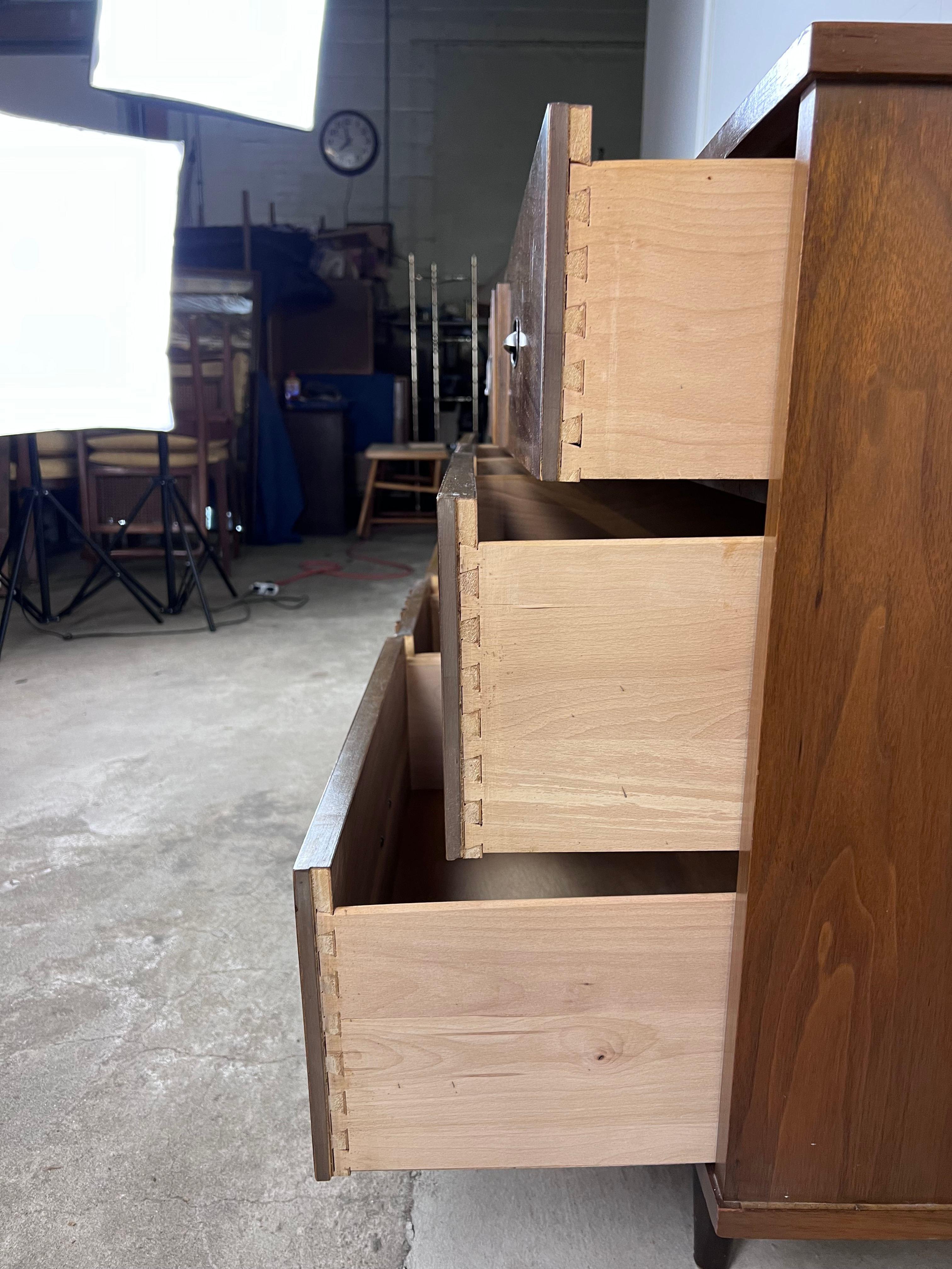 Veneer Mid-Century Modern Dresser with 9 Drawers by Rug Furniture