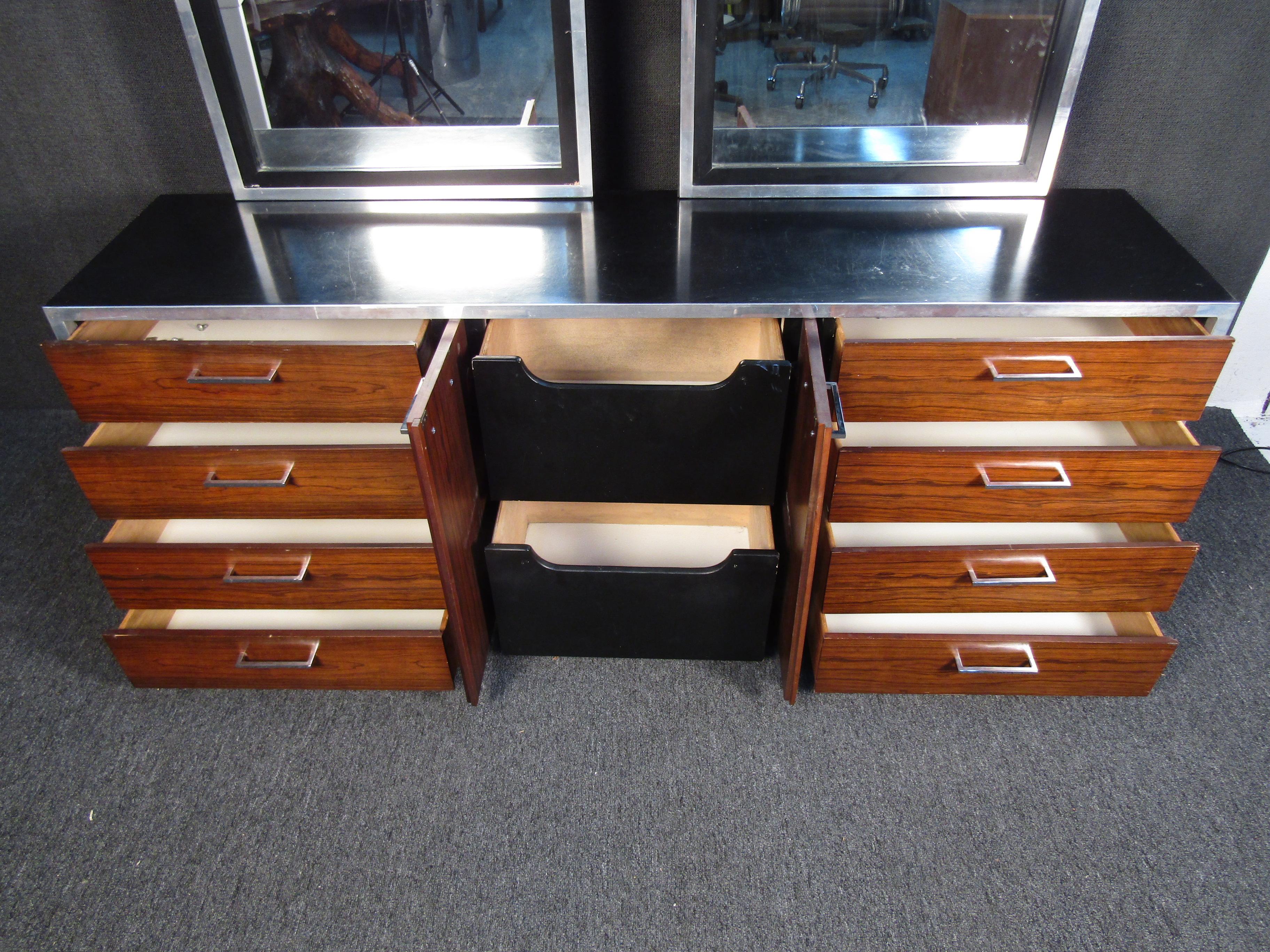 Mid-Century Modern Dresser with Two Mirrors For Sale 2