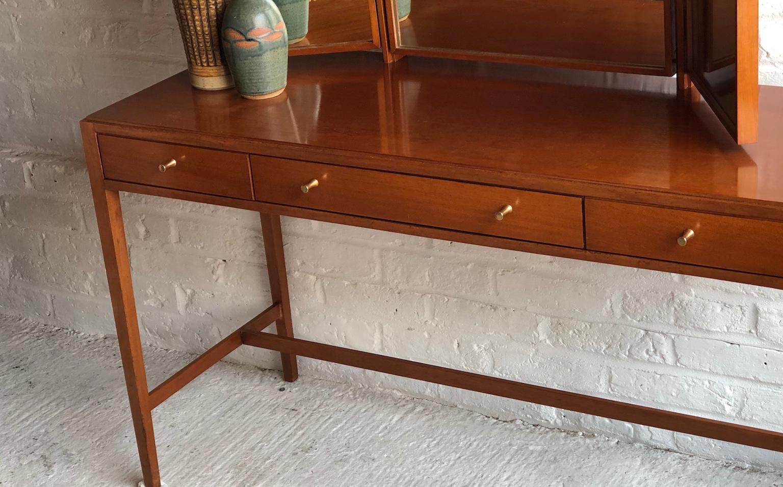 Mid-Century Modern dressing table by Loughborough Furniture for Heals, 1960

Mid-Century Modern teak dressing table manufactured by high quality furniture manufacturer Loughborough and made for Heals London. Three drawers with brass handle pulls.