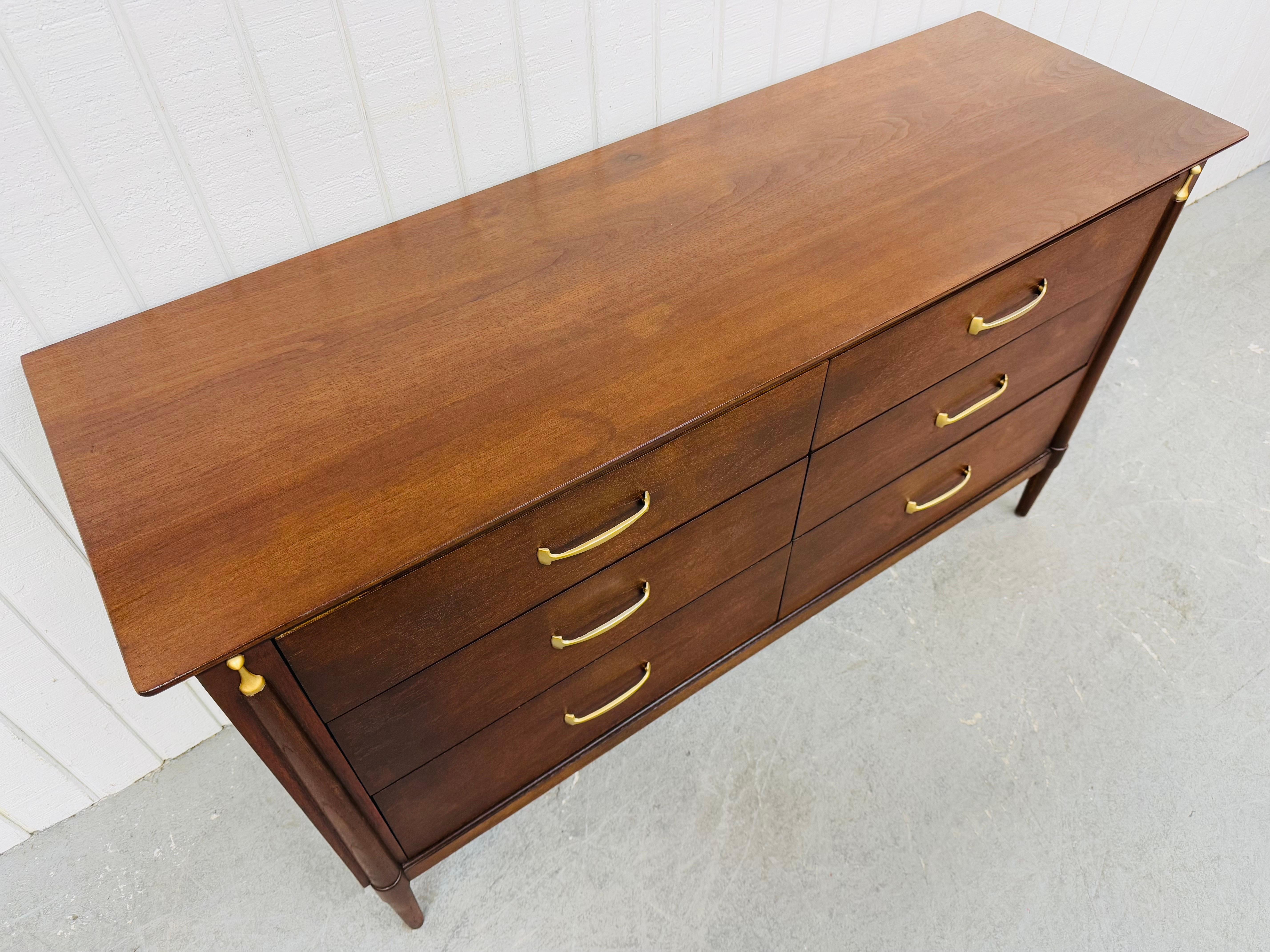 Mid-Century Modern Drexel 6-Drawer Walnut Dresser In Good Condition In Clarksboro, NJ